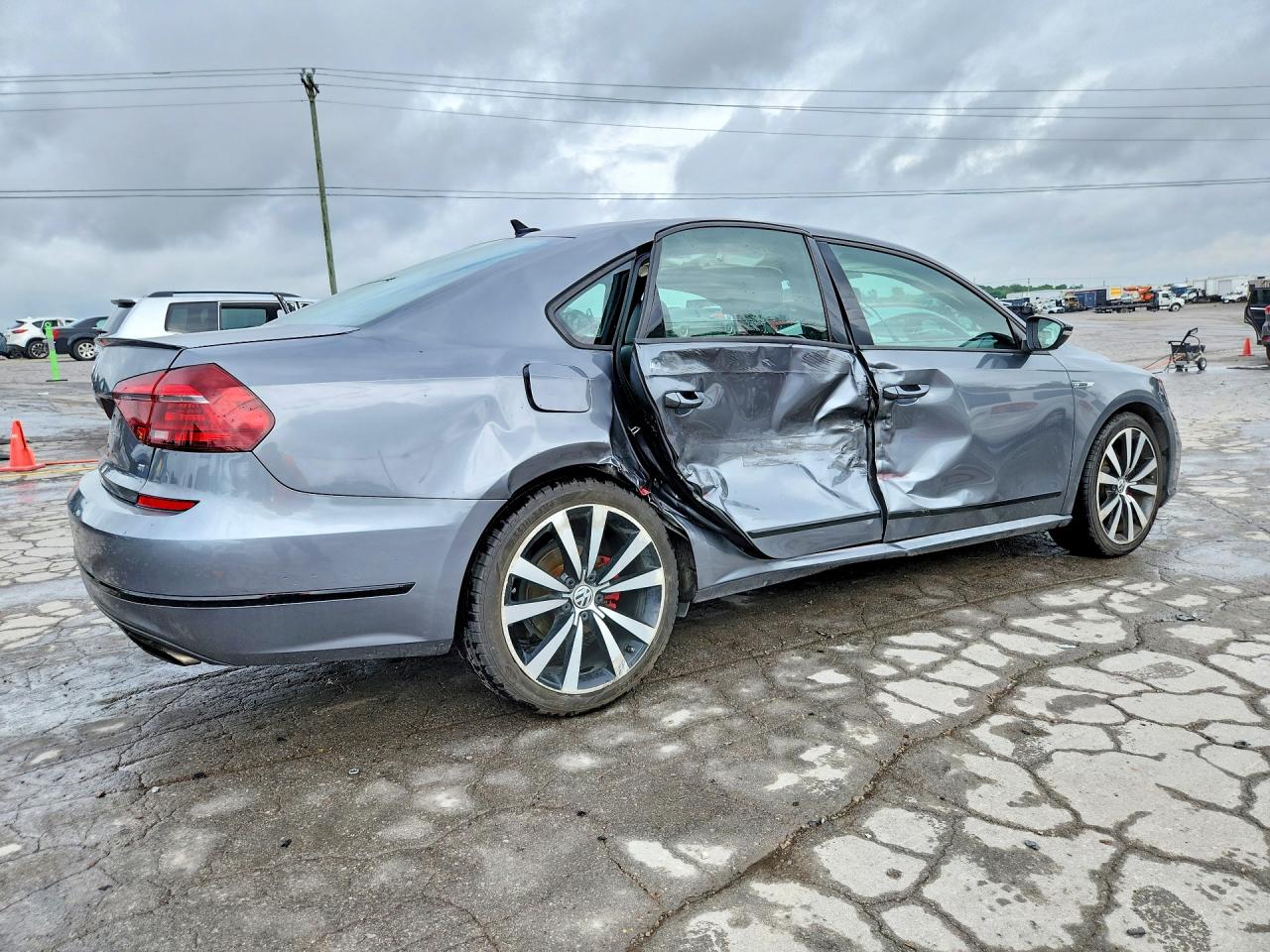2018 Volkswagen Passat Gt Серый vin: 1VWJM7A30JC038741