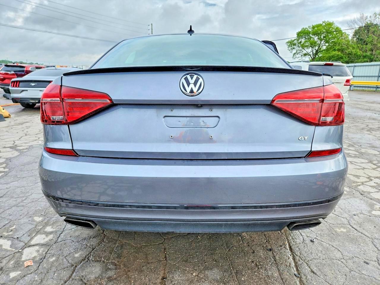 2018 Volkswagen Passat Gt Серый vin: 1VWJM7A30JC038741