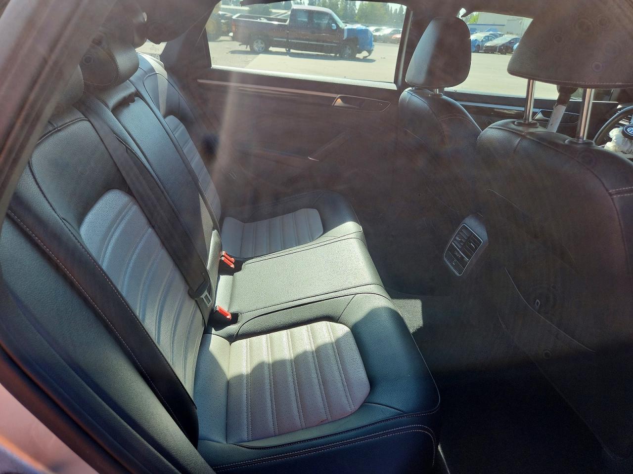 2018 Volkswagen Passat Gt Gray vin: 1VWJM7A39JC050533