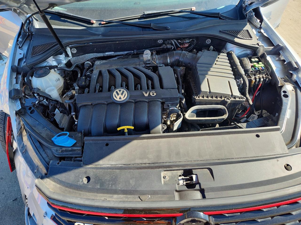 2018 Volkswagen Passat Gt Gray vin: 1VWJM7A39JC050533