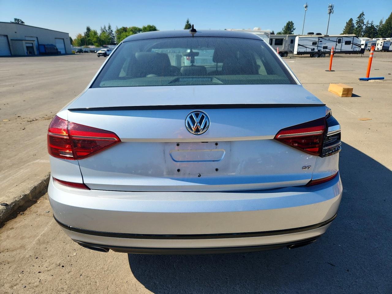 2018 Volkswagen Passat Gt Gray vin: 1VWJM7A39JC050533