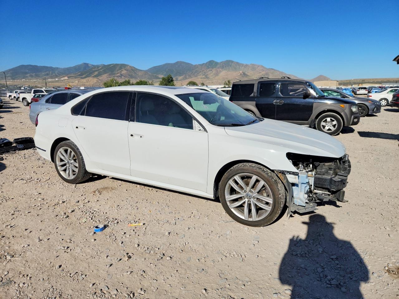 2019 Volkswagen Passat Wolfsburg White vin: 1VWLA7A33KC001900
