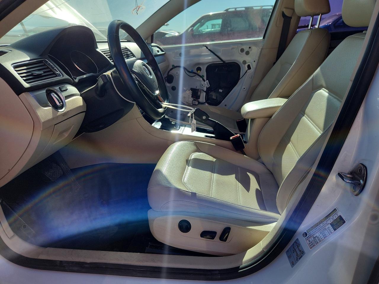 2019 Volkswagen Passat Wolfsburg White vin: 1VWLA7A33KC001900