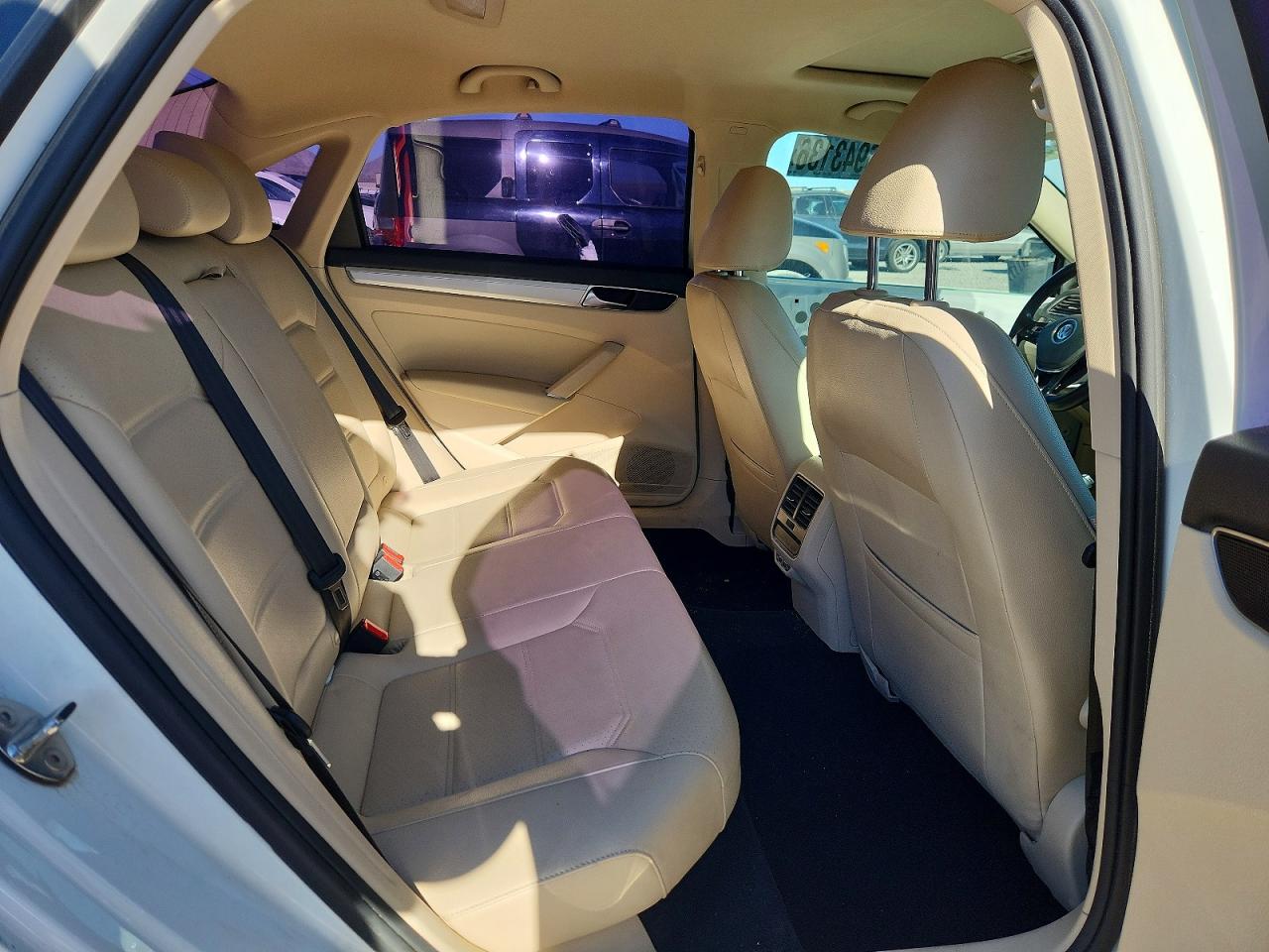 2019 Volkswagen Passat Wolfsburg White vin: 1VWLA7A33KC001900