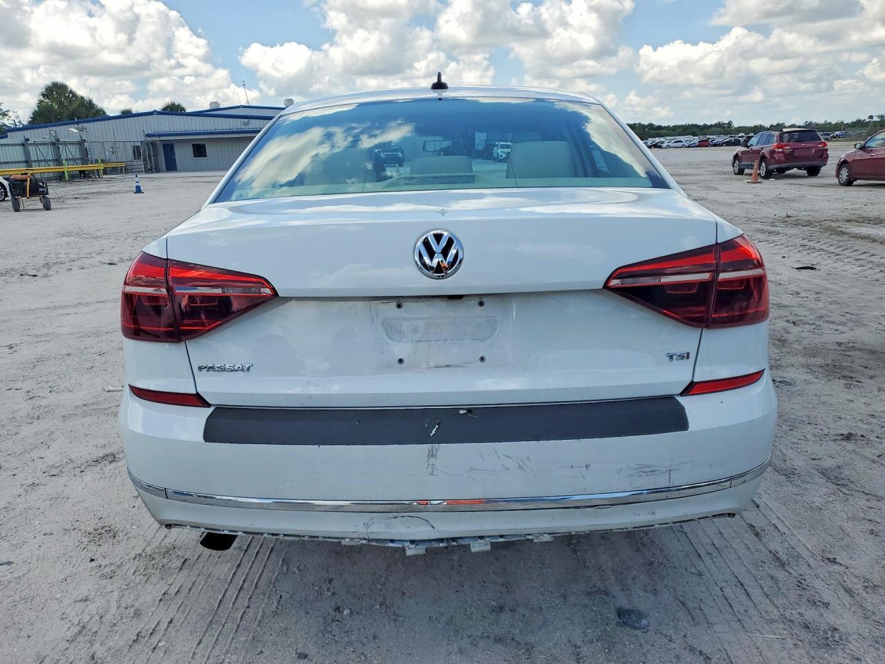 2019 Volkswagen Passat Wolfsburg White vin: 1VWLA7A34KC005602