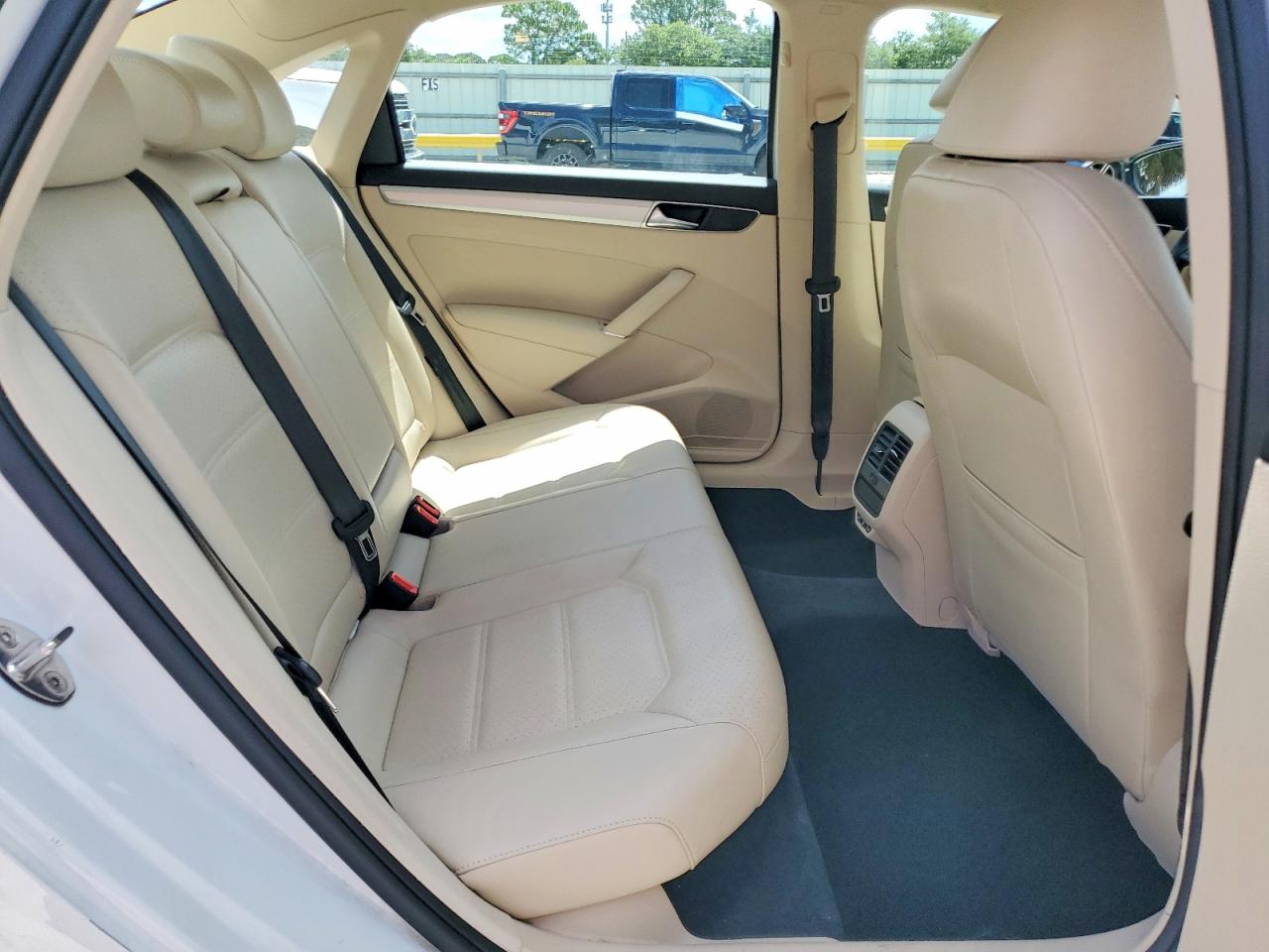 2019 Volkswagen Passat Wolfsburg White vin: 1VWLA7A34KC005602