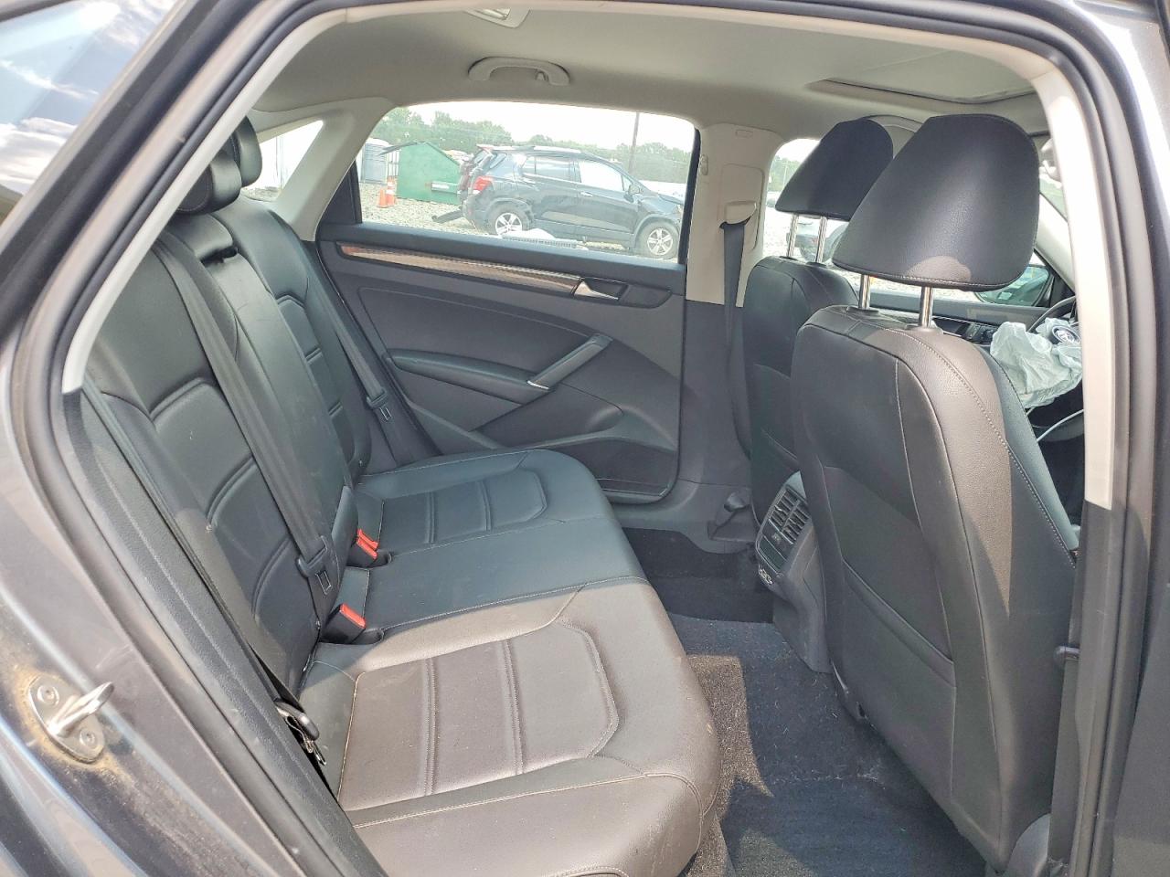 2020 Volkswagen Passat R-line Silver vin: 1VWMA7A34LC025628