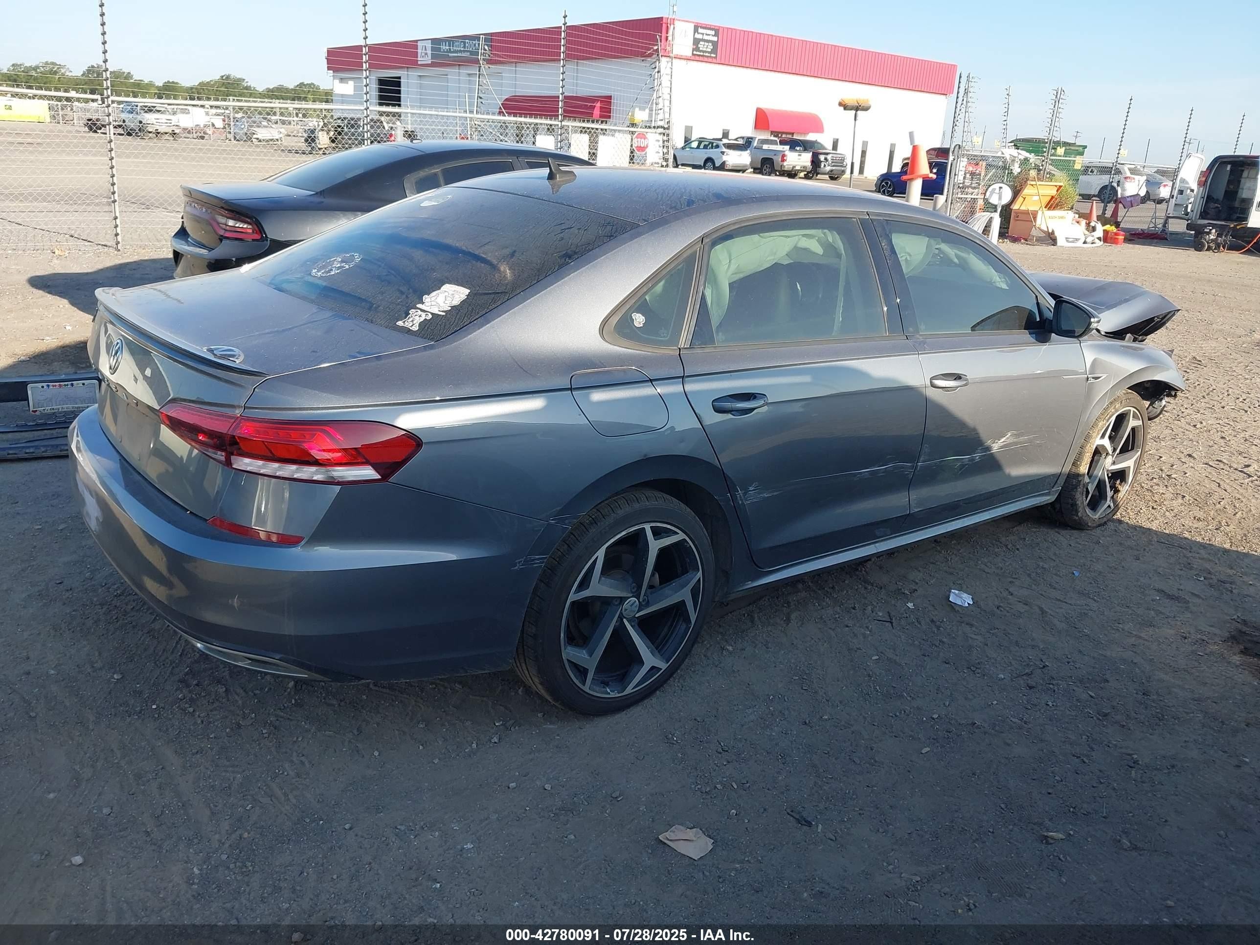 2020 Volkswagen Passat 2.0t R-line Серый vin: 1VWMA7A37LC007589