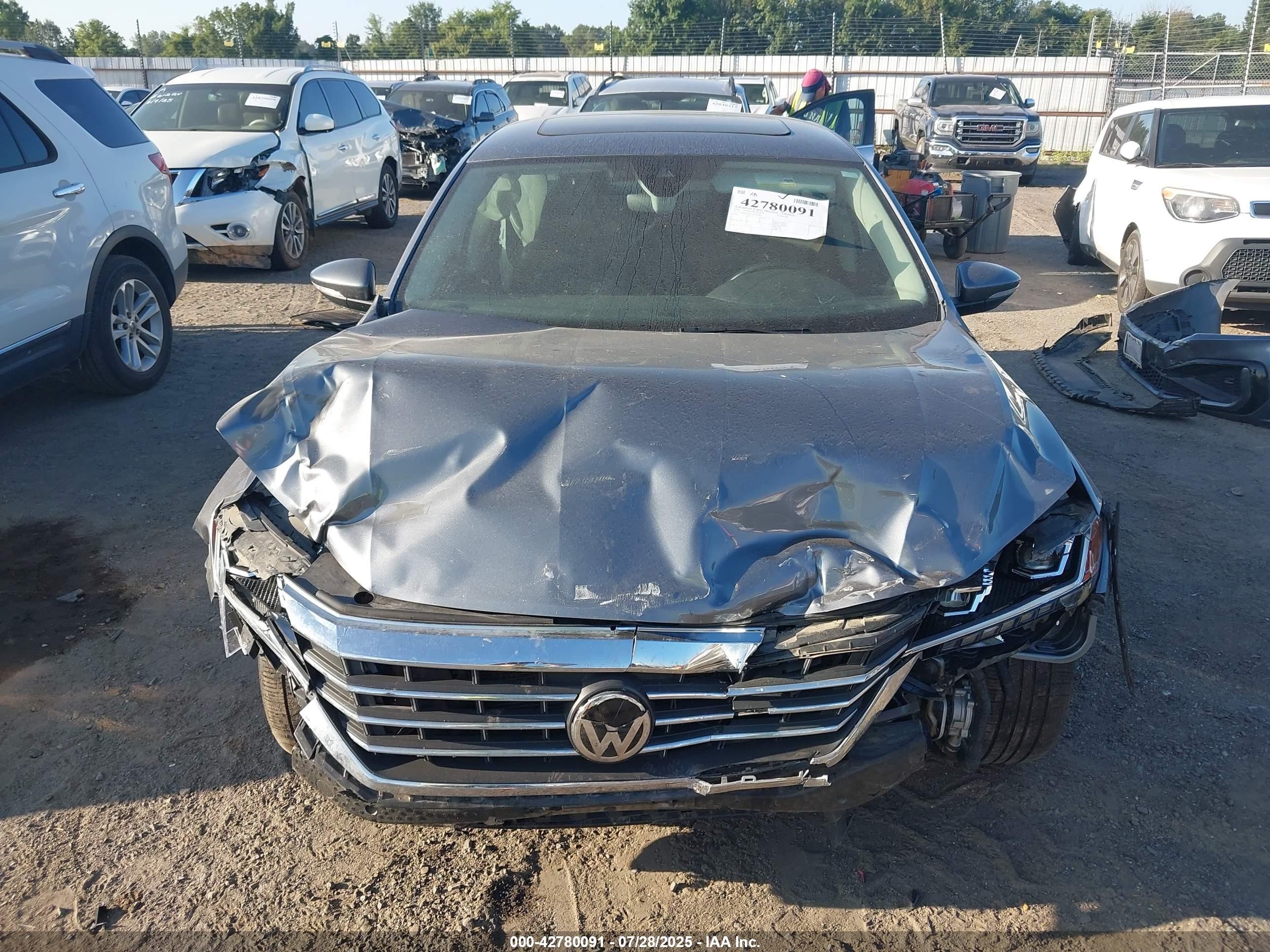 2020 Volkswagen Passat 2.0t R-line Серый vin: 1VWMA7A37LC007589