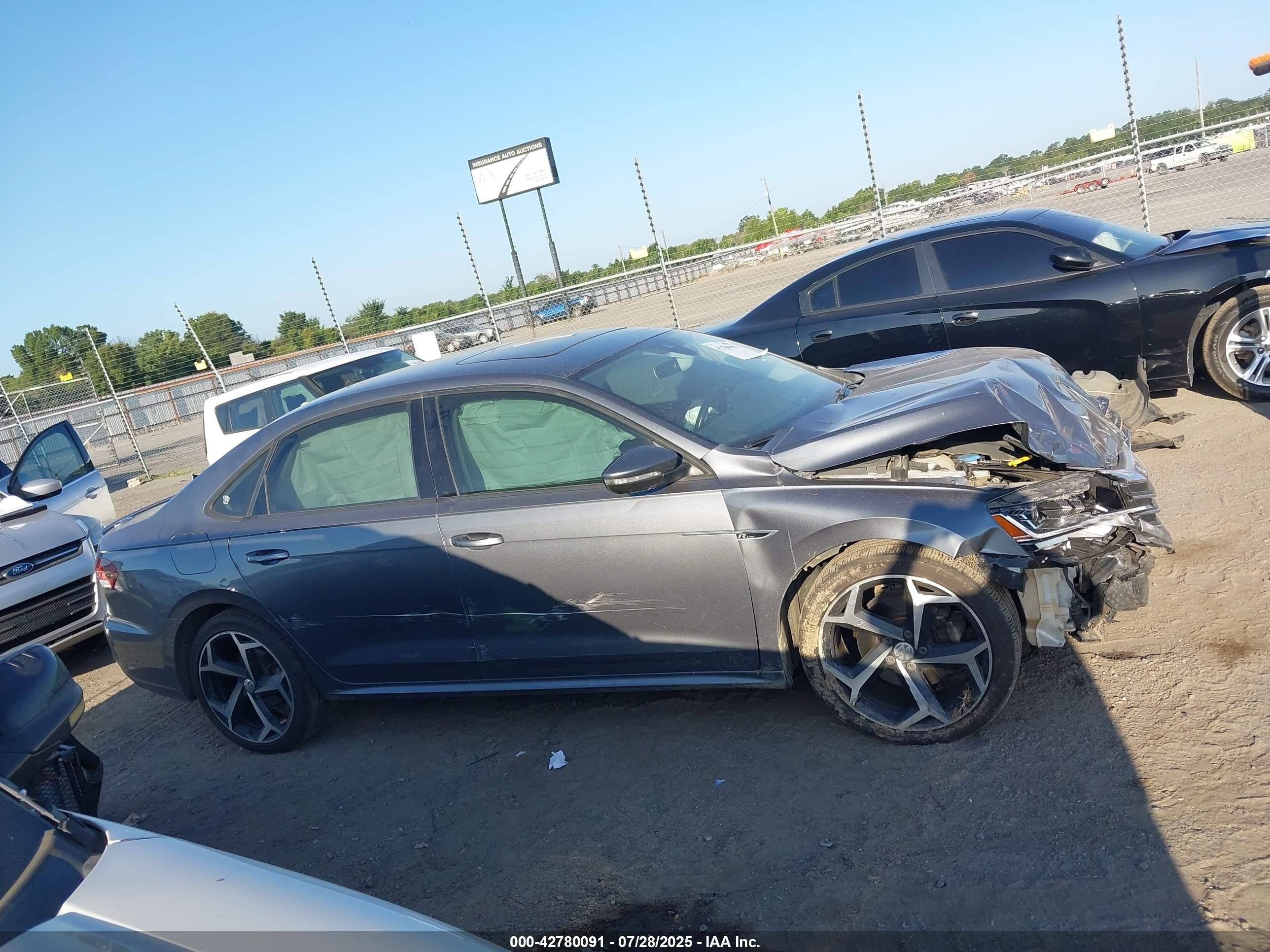 2020 Volkswagen Passat 2.0t R-line Серый vin: 1VWMA7A37LC007589