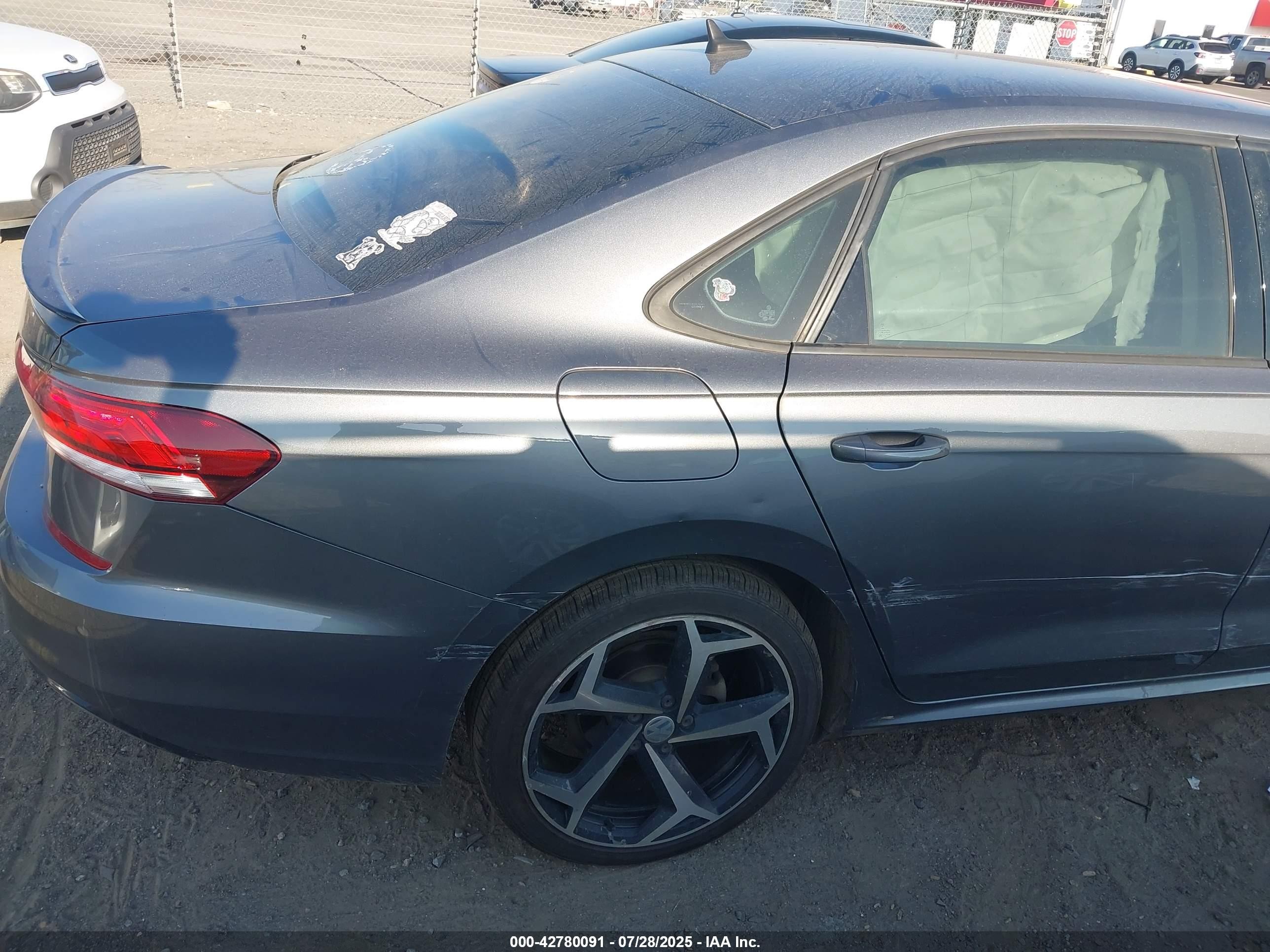 2020 Volkswagen Passat 2.0t R-line Серый vin: 1VWMA7A37LC007589