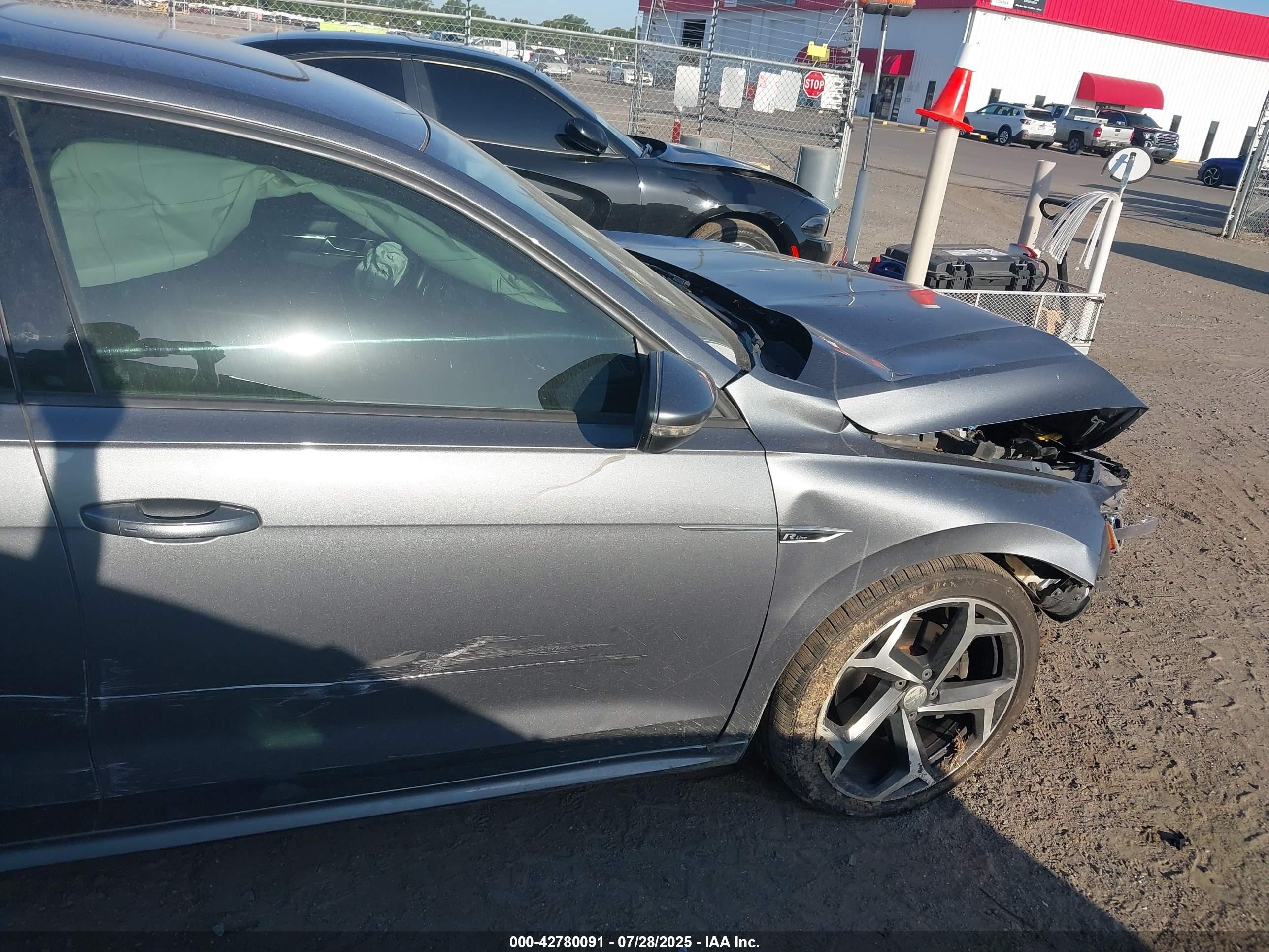 2020 Volkswagen Passat 2.0t R-line Серый vin: 1VWMA7A37LC007589