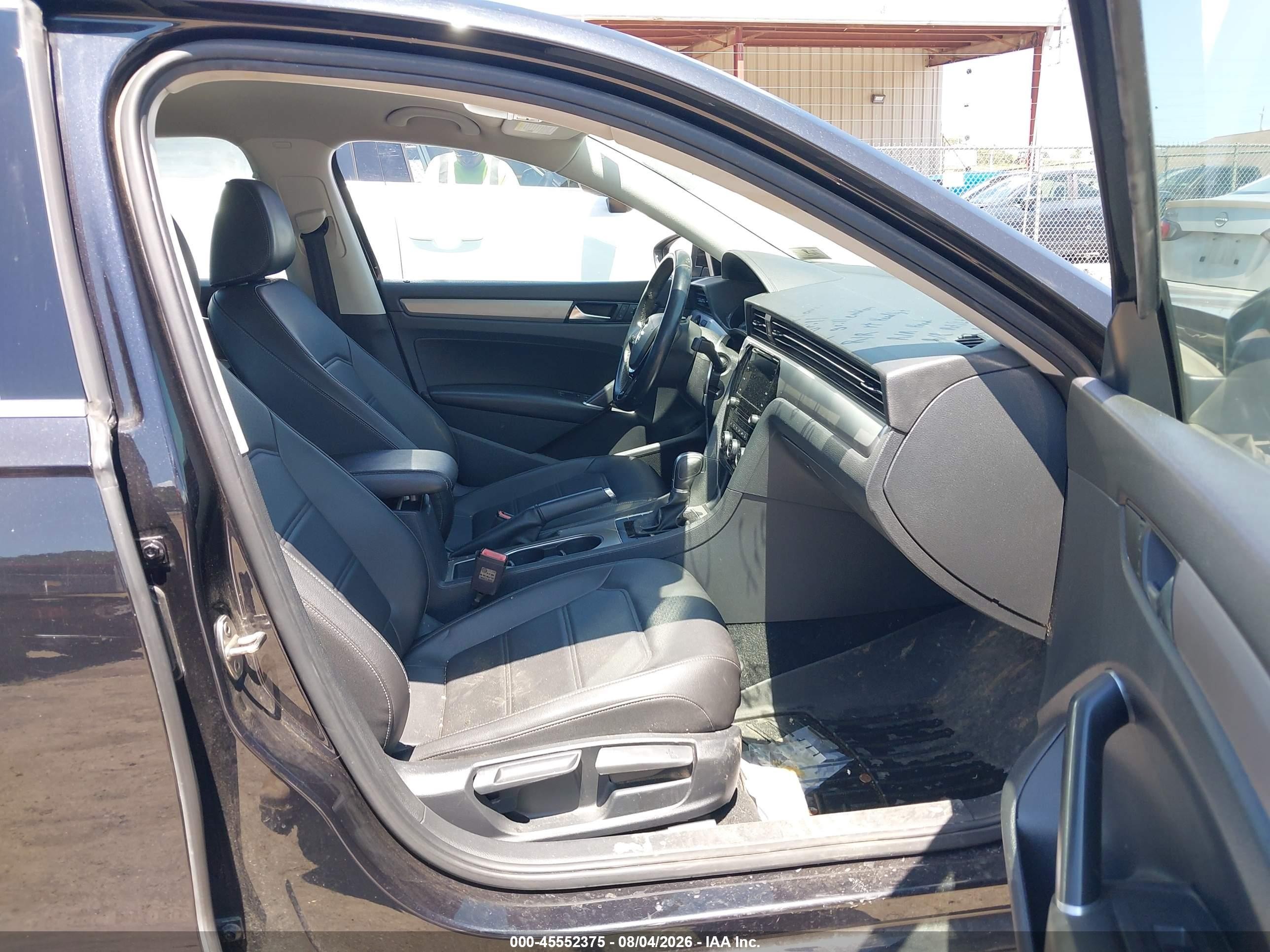 2020 Volkswagen Passat 2.0t Se Black vin: 1VWSA7A32LC016241
