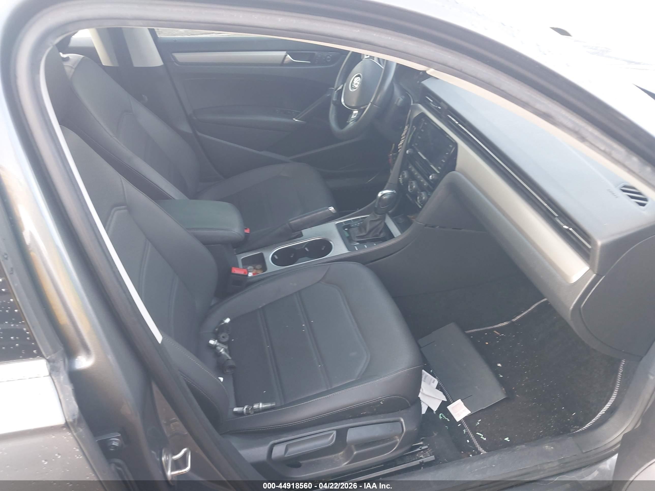 2022 Volkswagen Passat 2.0t Se Серый vin: 1VWSA7A36NC008923
