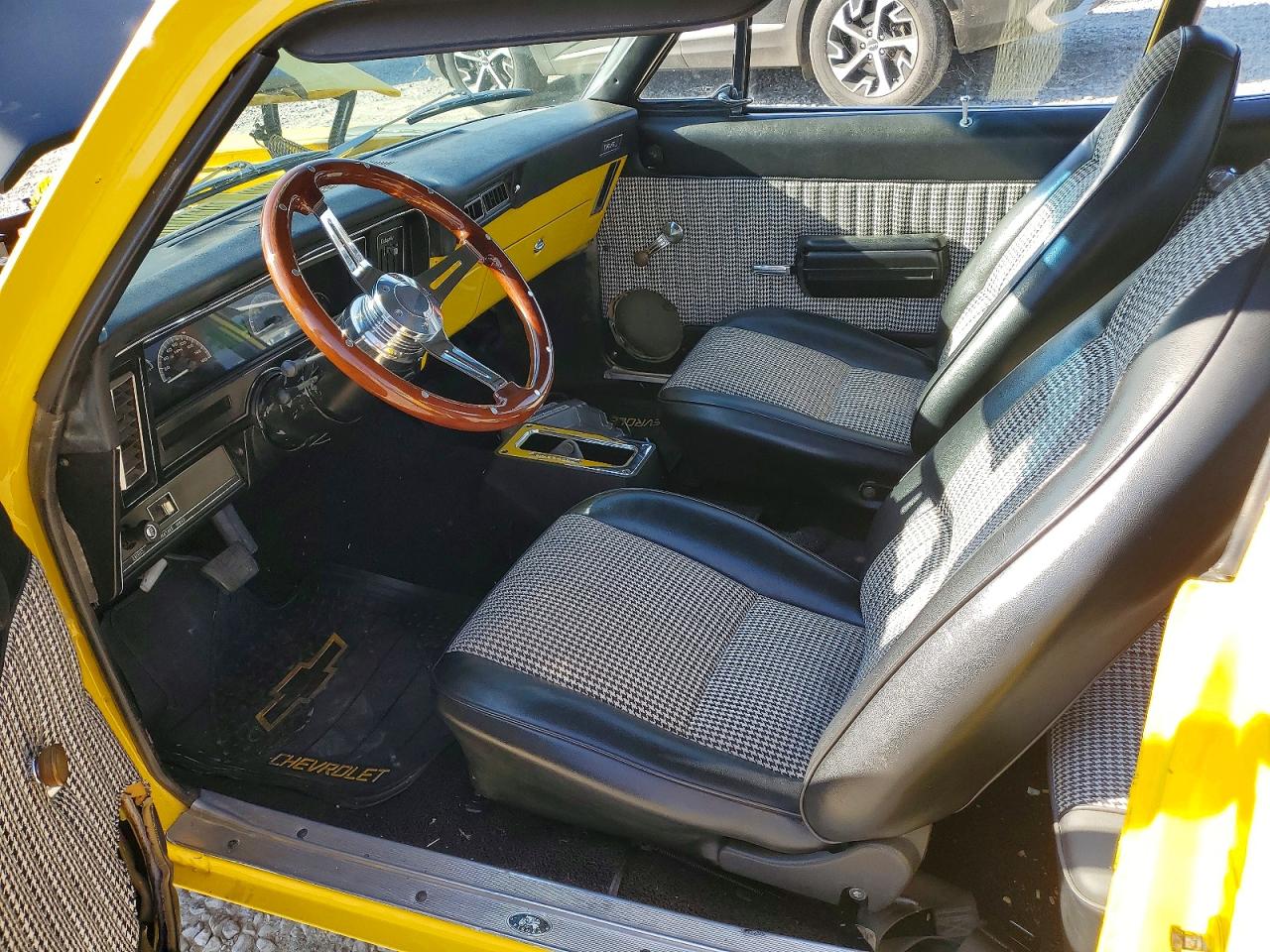 1972 Chev Nova Желтый vin: 1X27F2W377325