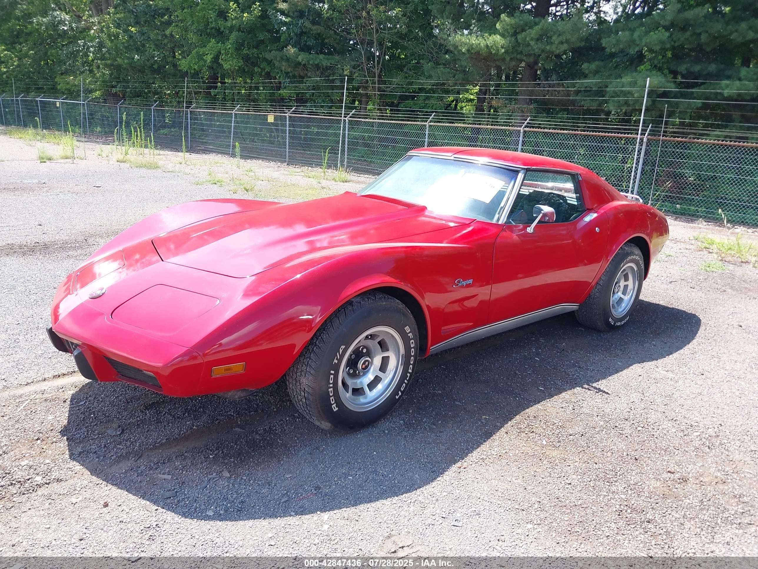 1976 Chevrolet Corvette   Красный vin: 1X37L6S417621    