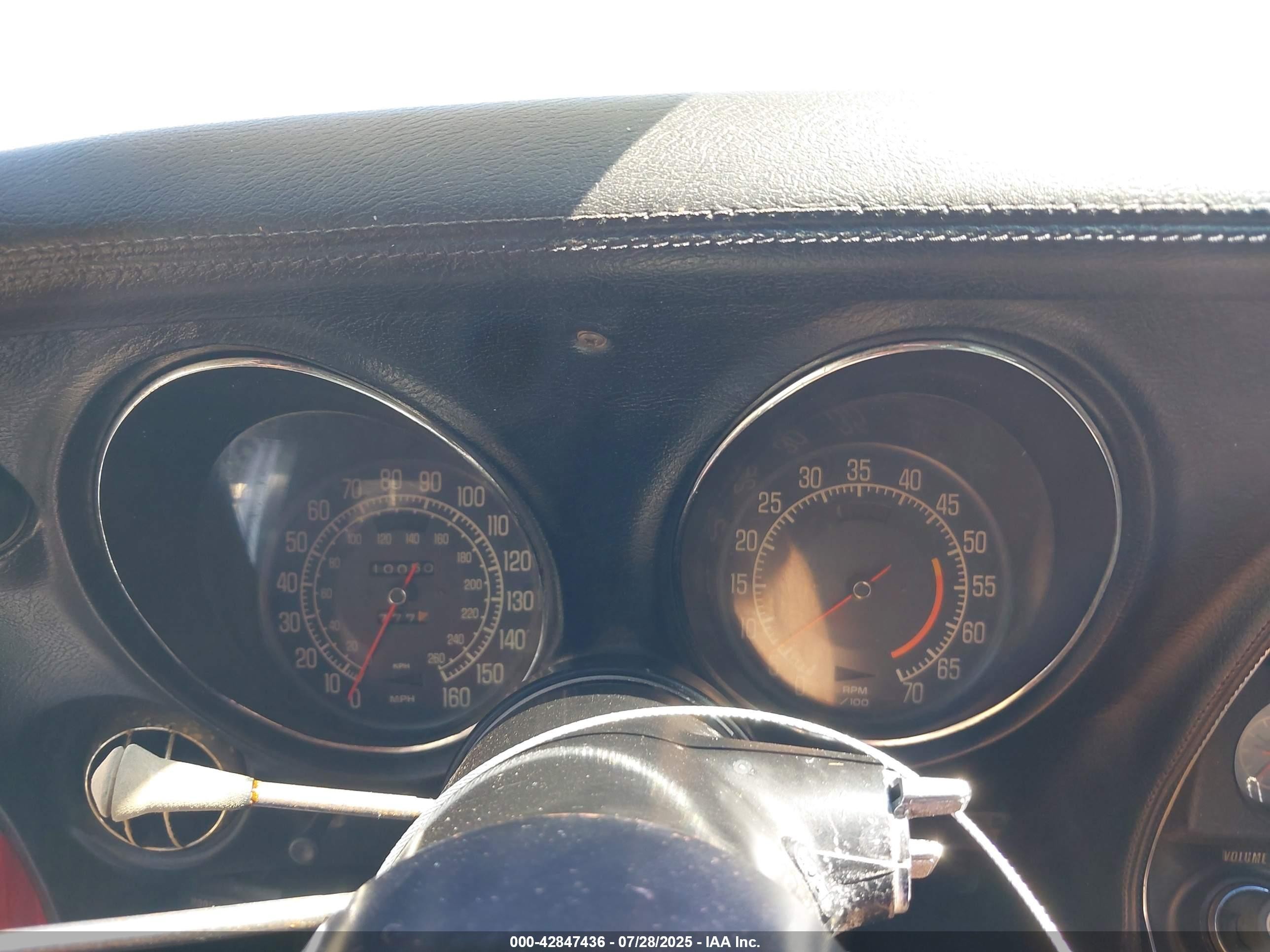 1976 Chevrolet Corvette   Красный vin: 1X37L6S417621    