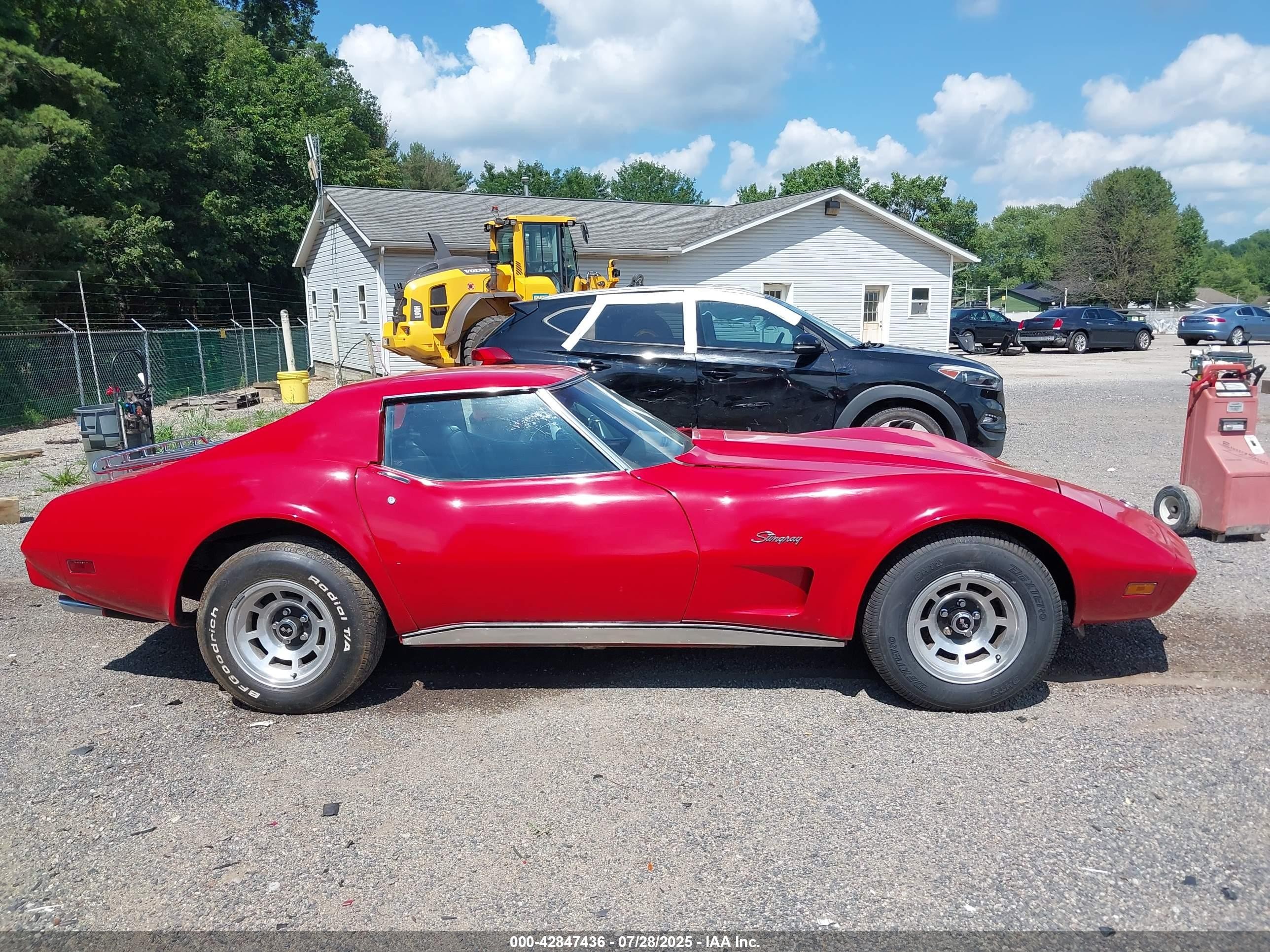 1976 Chevrolet Corvette   Красный vin: 1X37L6S417621    