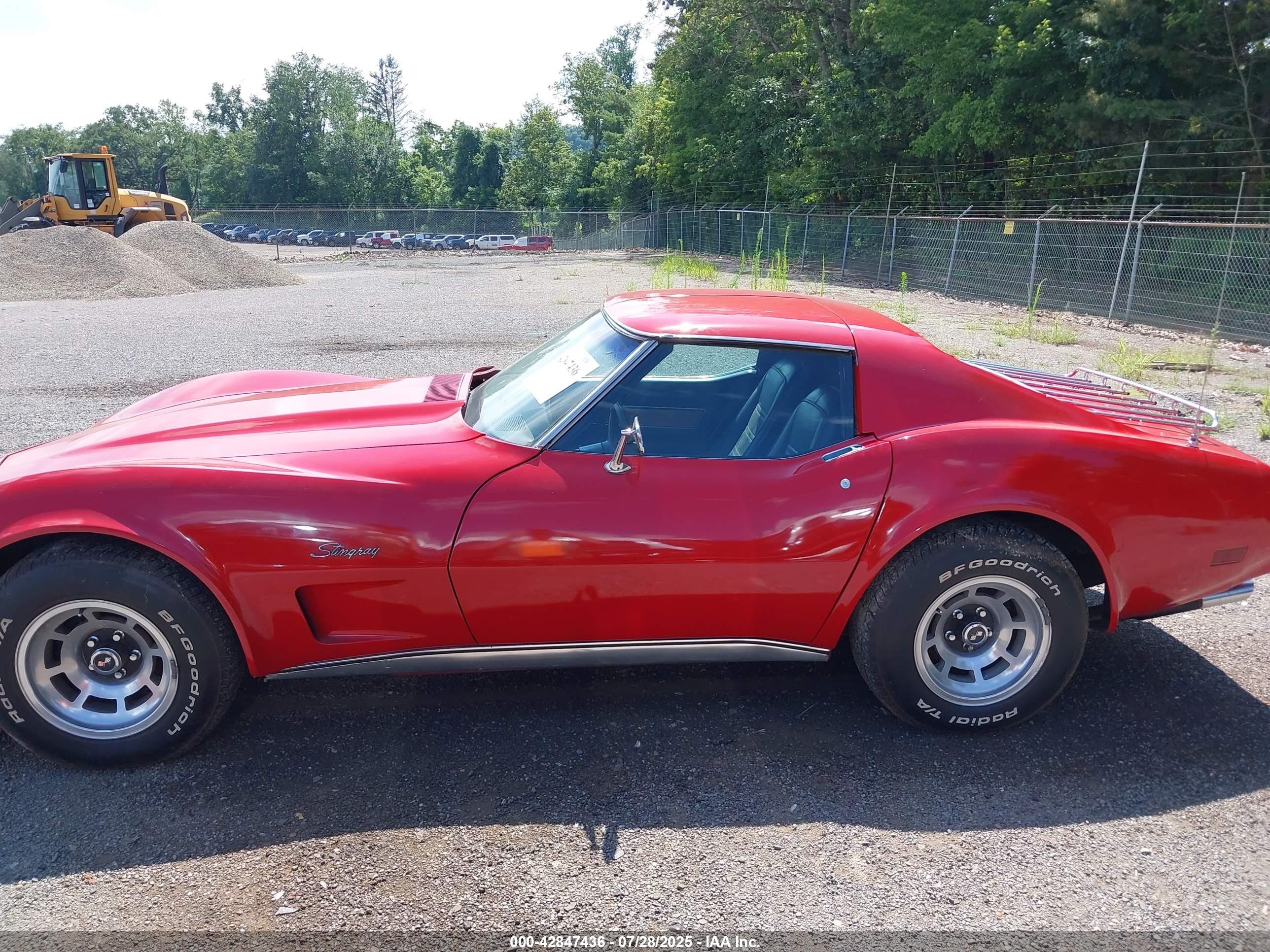 1976 Chevrolet Corvette   Красный vin: 1X37L6S417621    