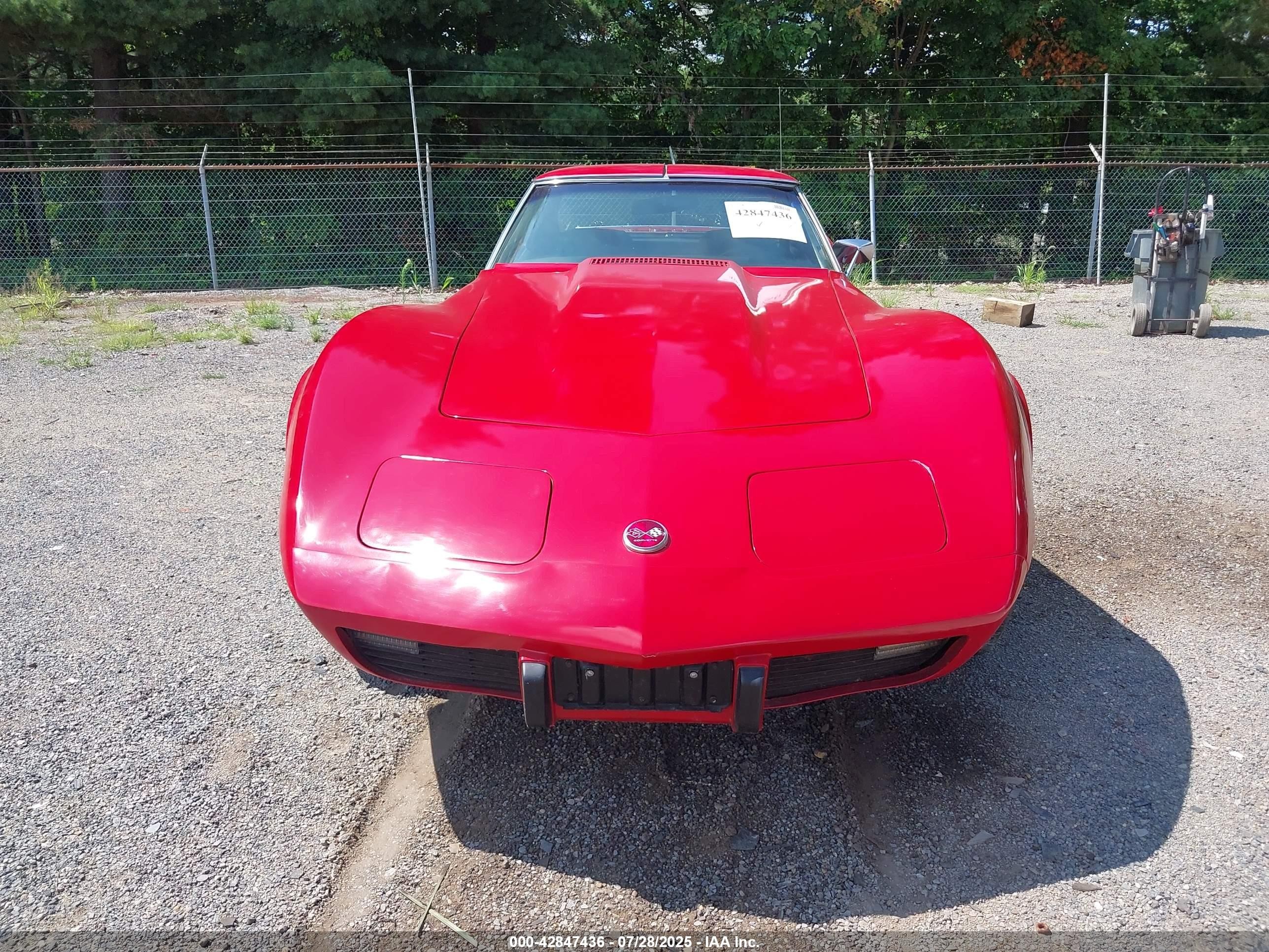 1976 Chevrolet Corvette   Красный vin: 1X37L6S417621    