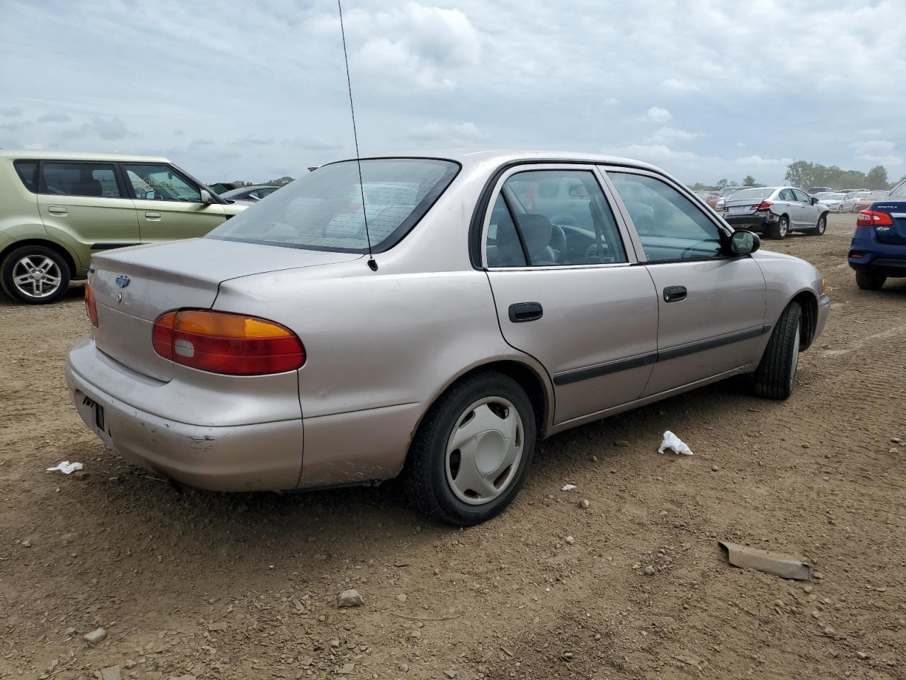 2001 Chevrolet Geo Prizm Base Бежевый vin: 1Y1SK52801Z402452