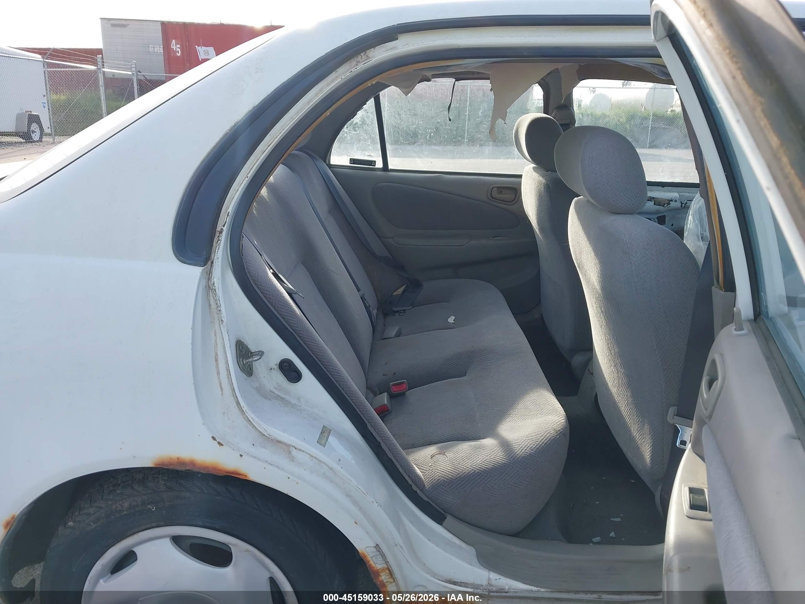 2001 Chevrolet Prizm   White vin: 1Y1SK52811Z447884