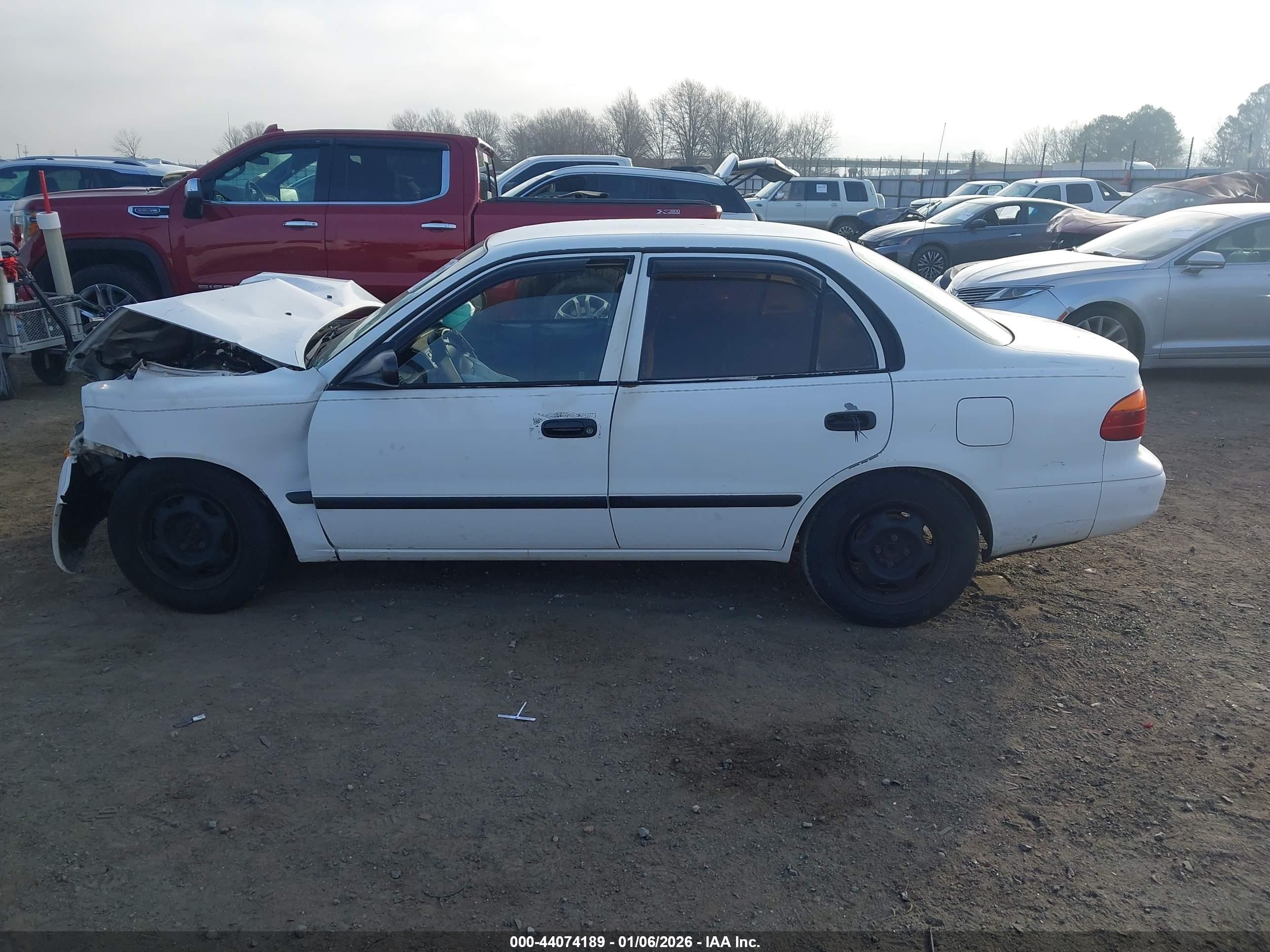 1999 Chevrolet Prizm   White vin: 1Y1SK5282XZ435882