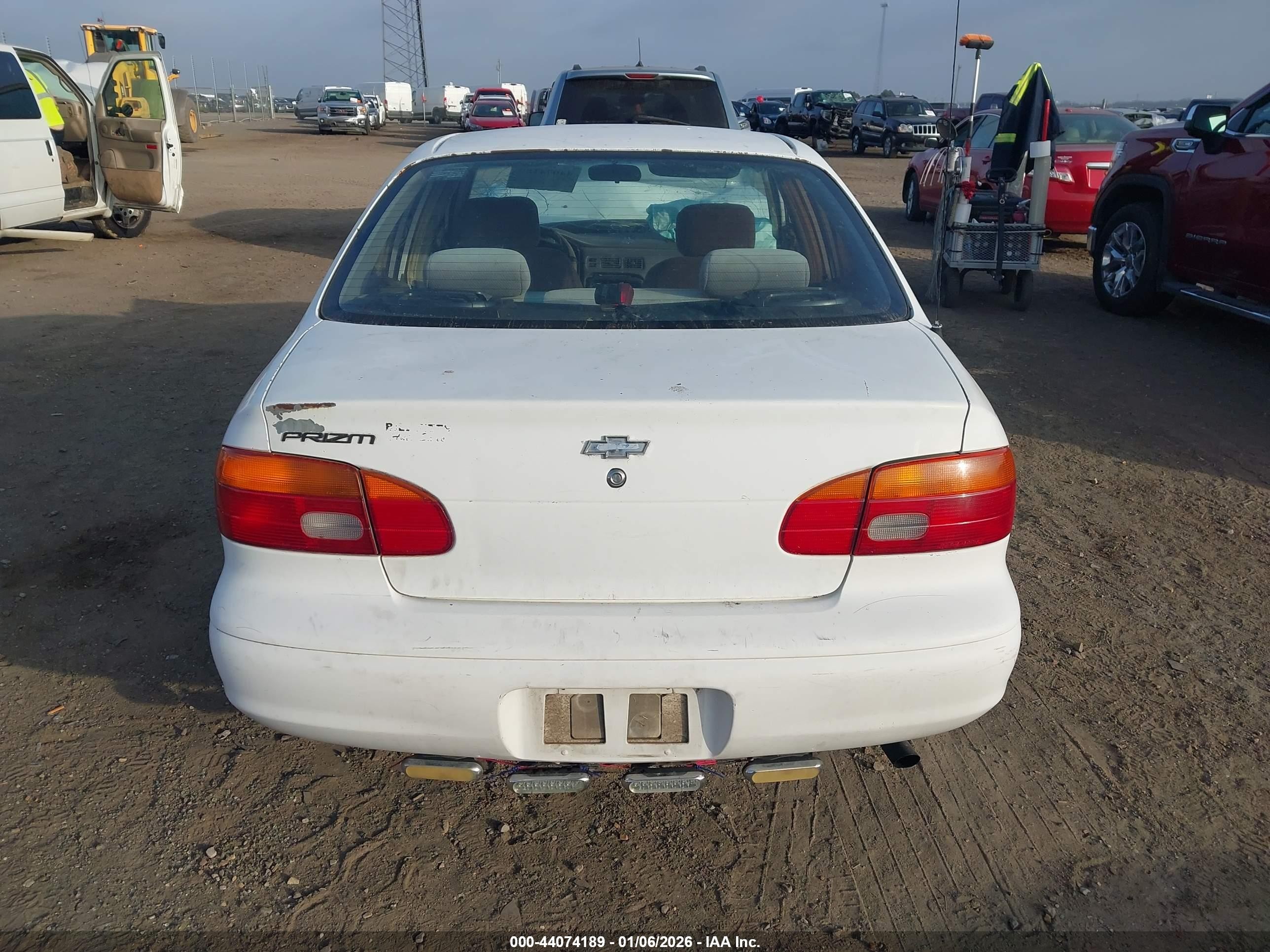 1999 Chevrolet Prizm   White vin: 1Y1SK5282XZ435882