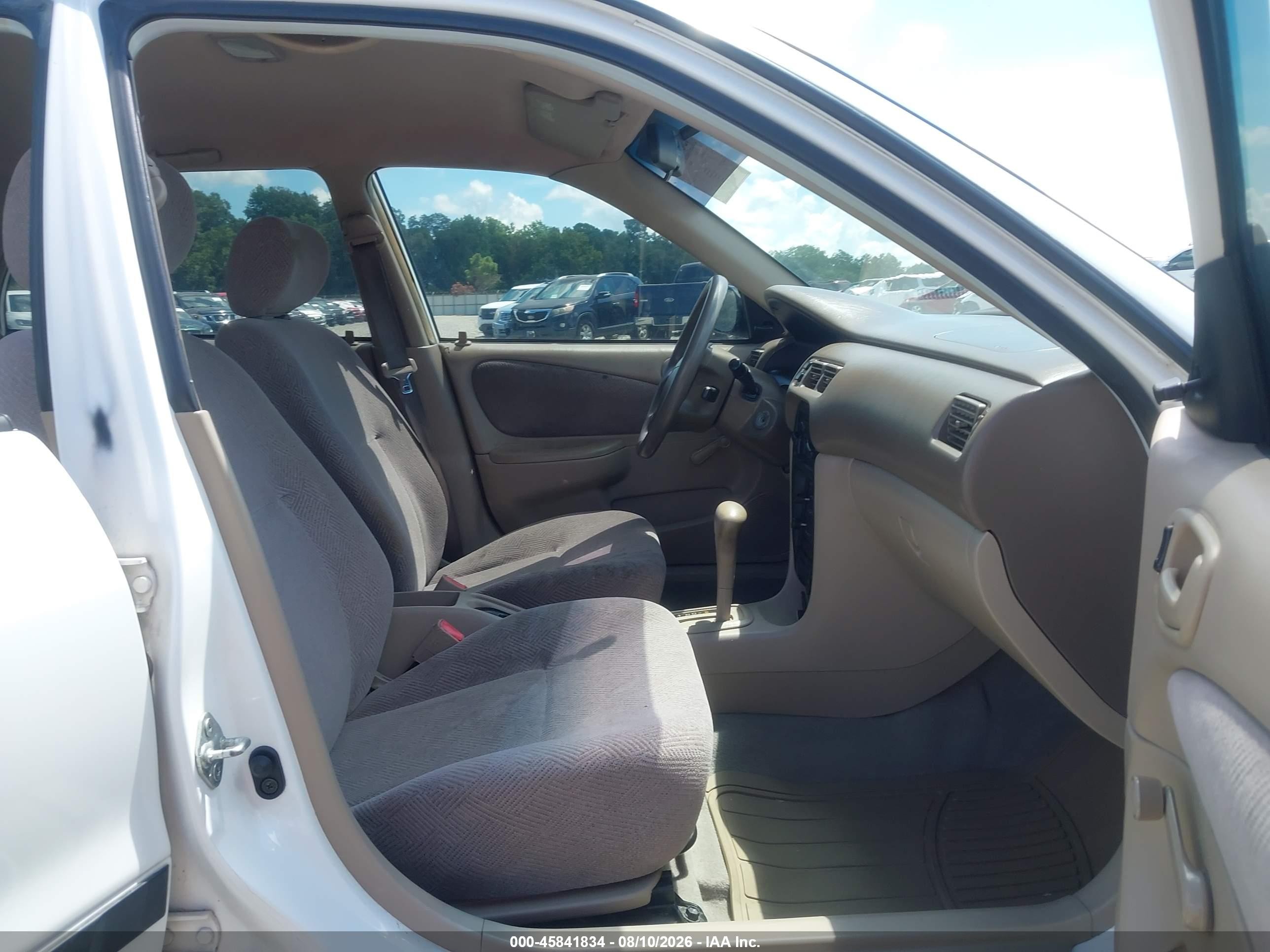 2002 Chevrolet Prizm   White vin: 1Y1SK52832Z409784