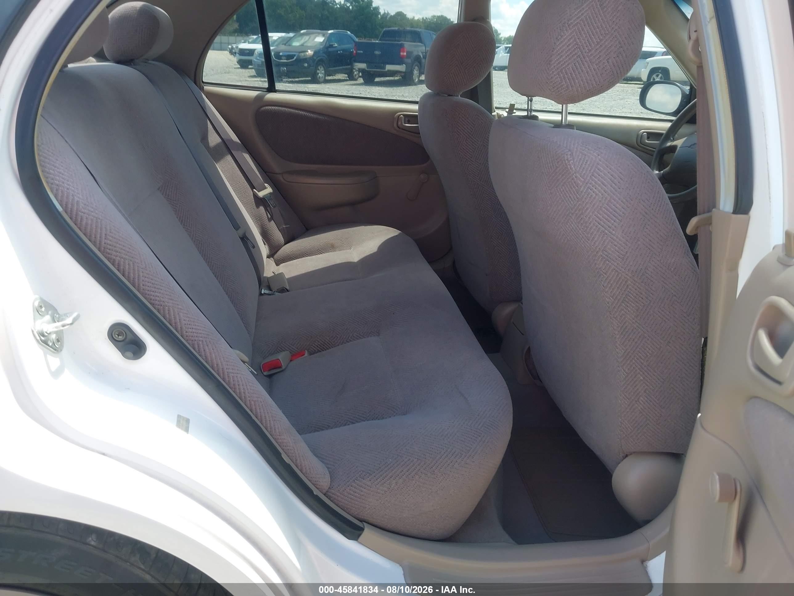 2002 Chevrolet Prizm   White vin: 1Y1SK52832Z409784