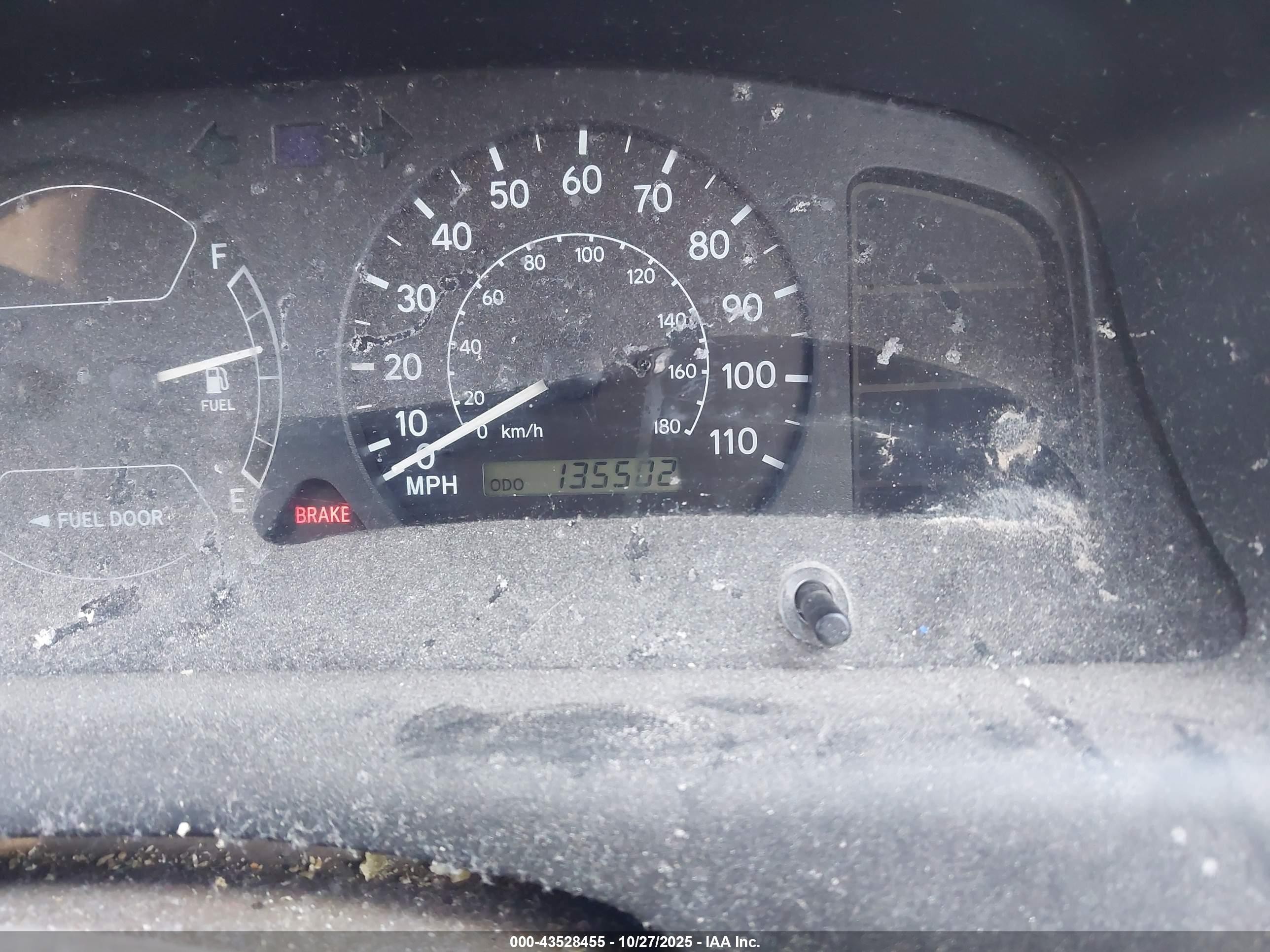 1998 Chevrolet Prizm   Желто-коричневый vin: 1Y1SK5285WZ437270