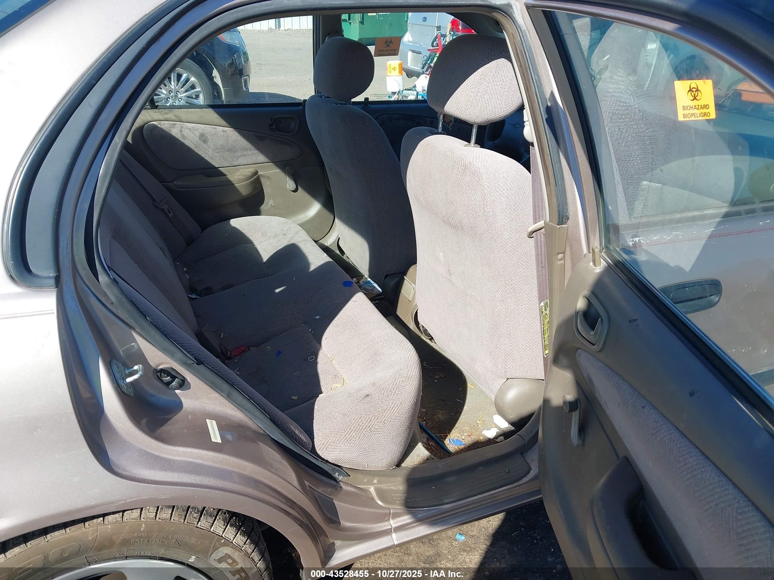 1998 Chevrolet Prizm   Желто-коричневый vin: 1Y1SK5285WZ437270
