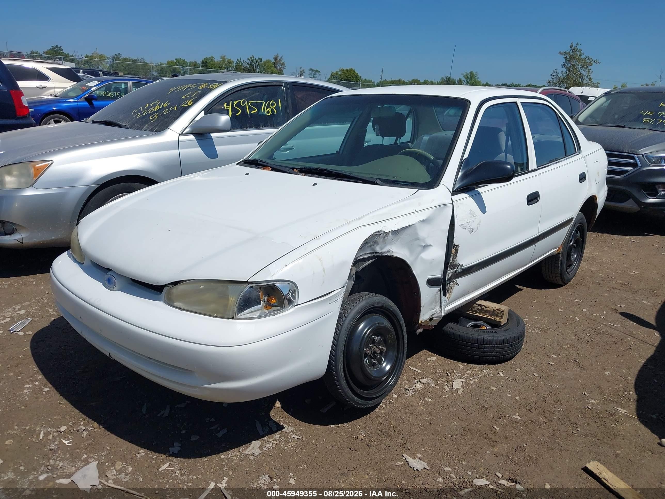2000 Chevrolet Prizm   White vin: 1Y1SK5285YZ435697