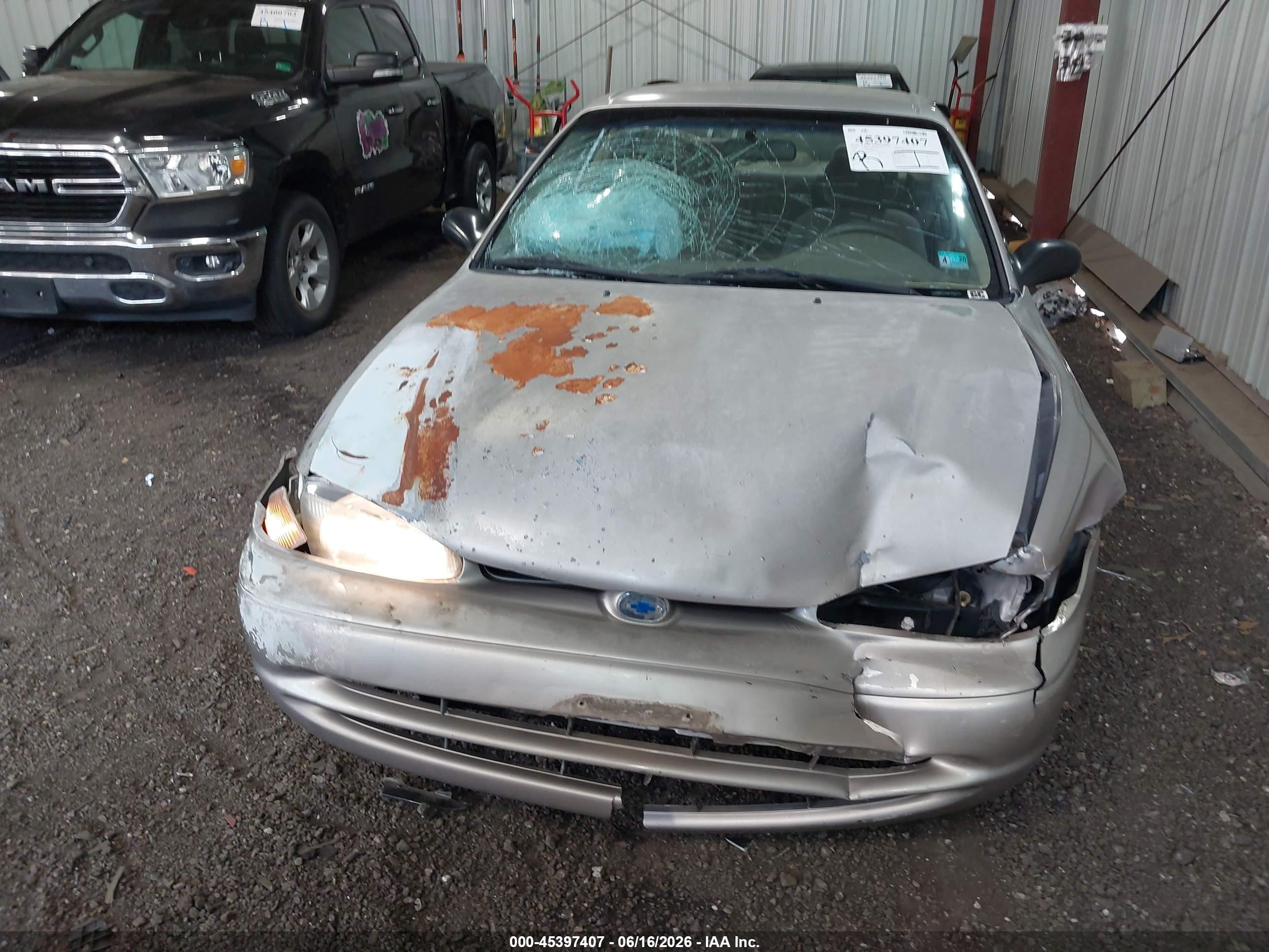 2002 Chevrolet Prizm   Beige vin: 1Y1SK52872Z408783