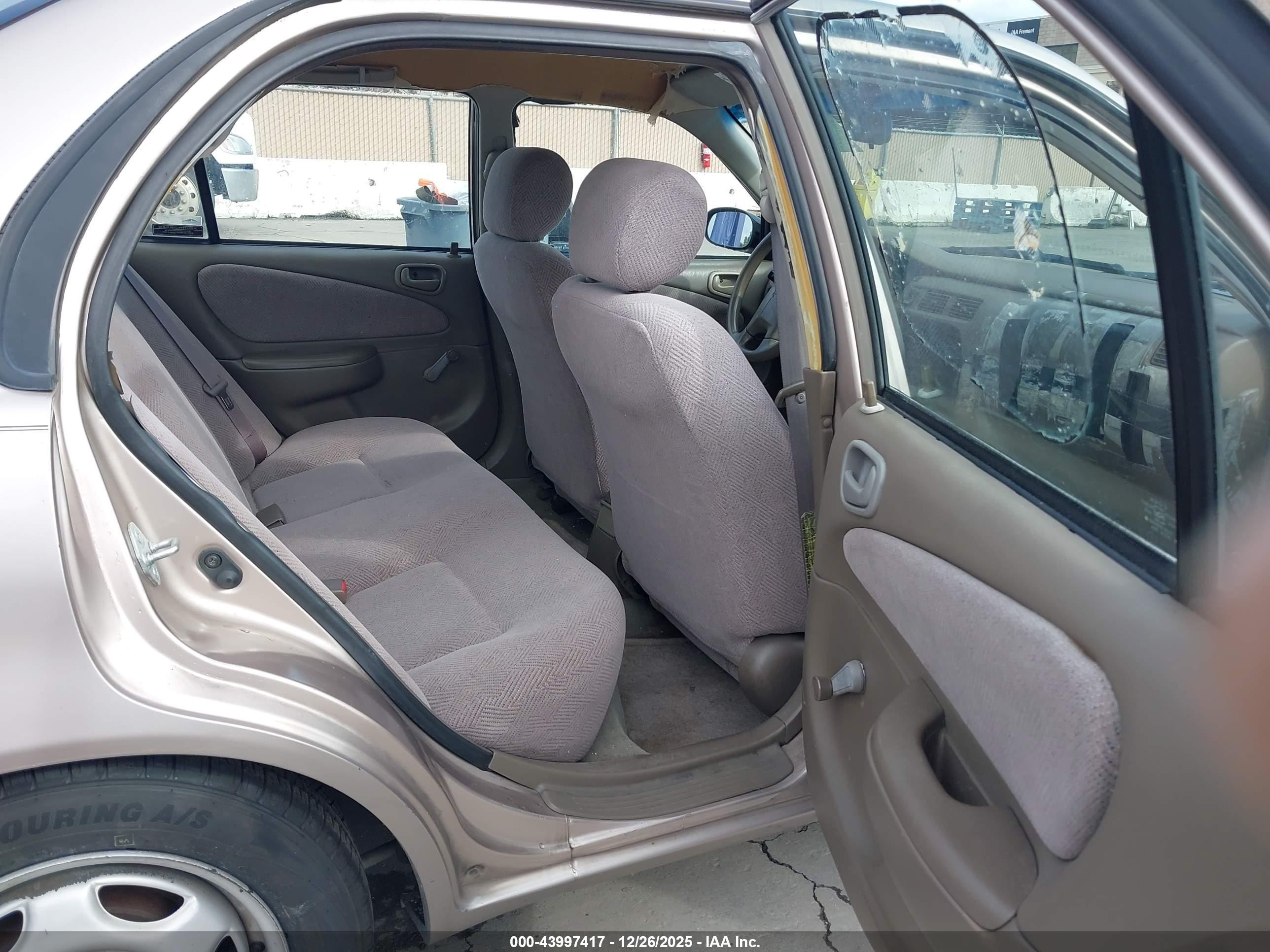 1999 Chevrolet Prizm   Gold vin: 1Y1SK5289XZ413751
