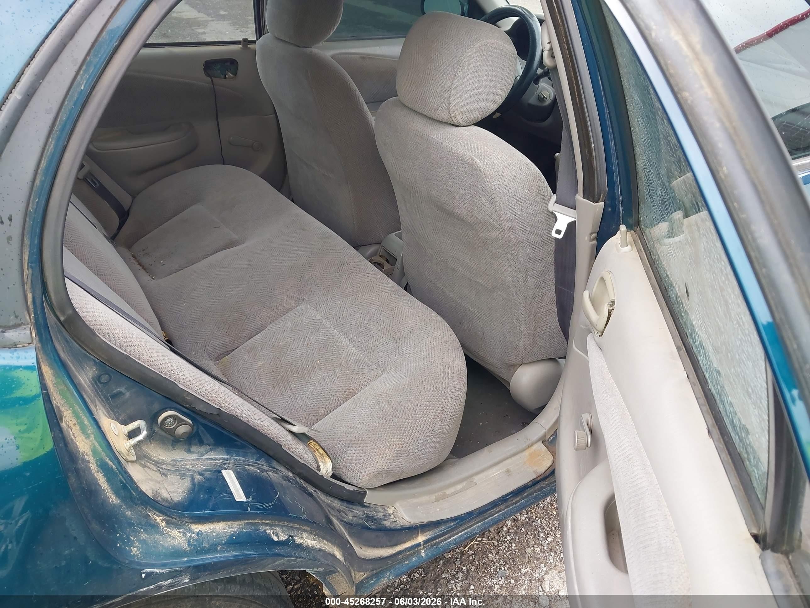 2002 Chevrolet Prizm   Blue vin: 1Y1SK528X2Z420054