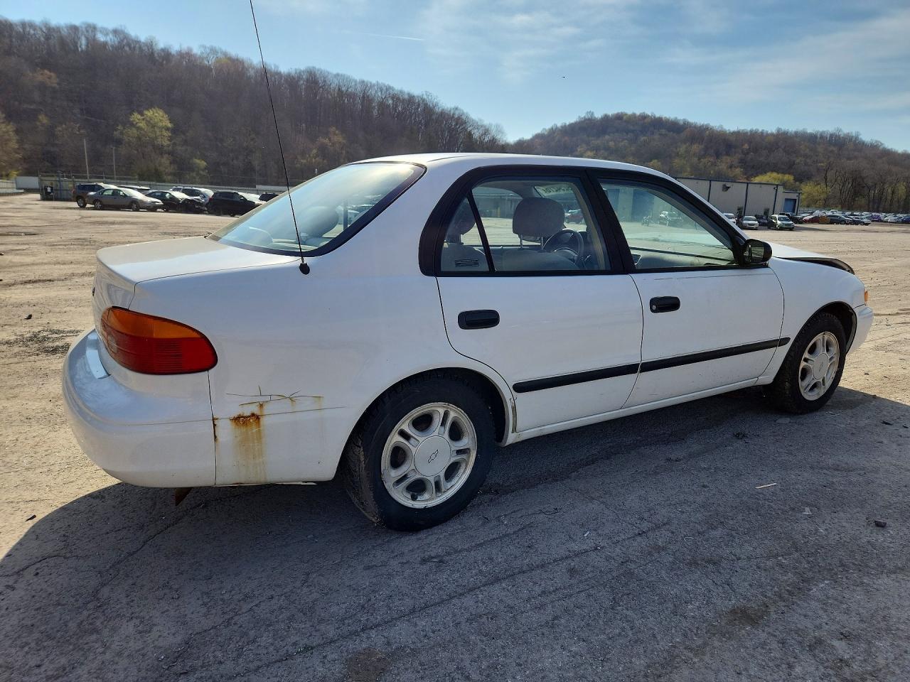 1999 Chevrolet Geo Prizm Base Белый vin: 1Y1SK5488XZ408604