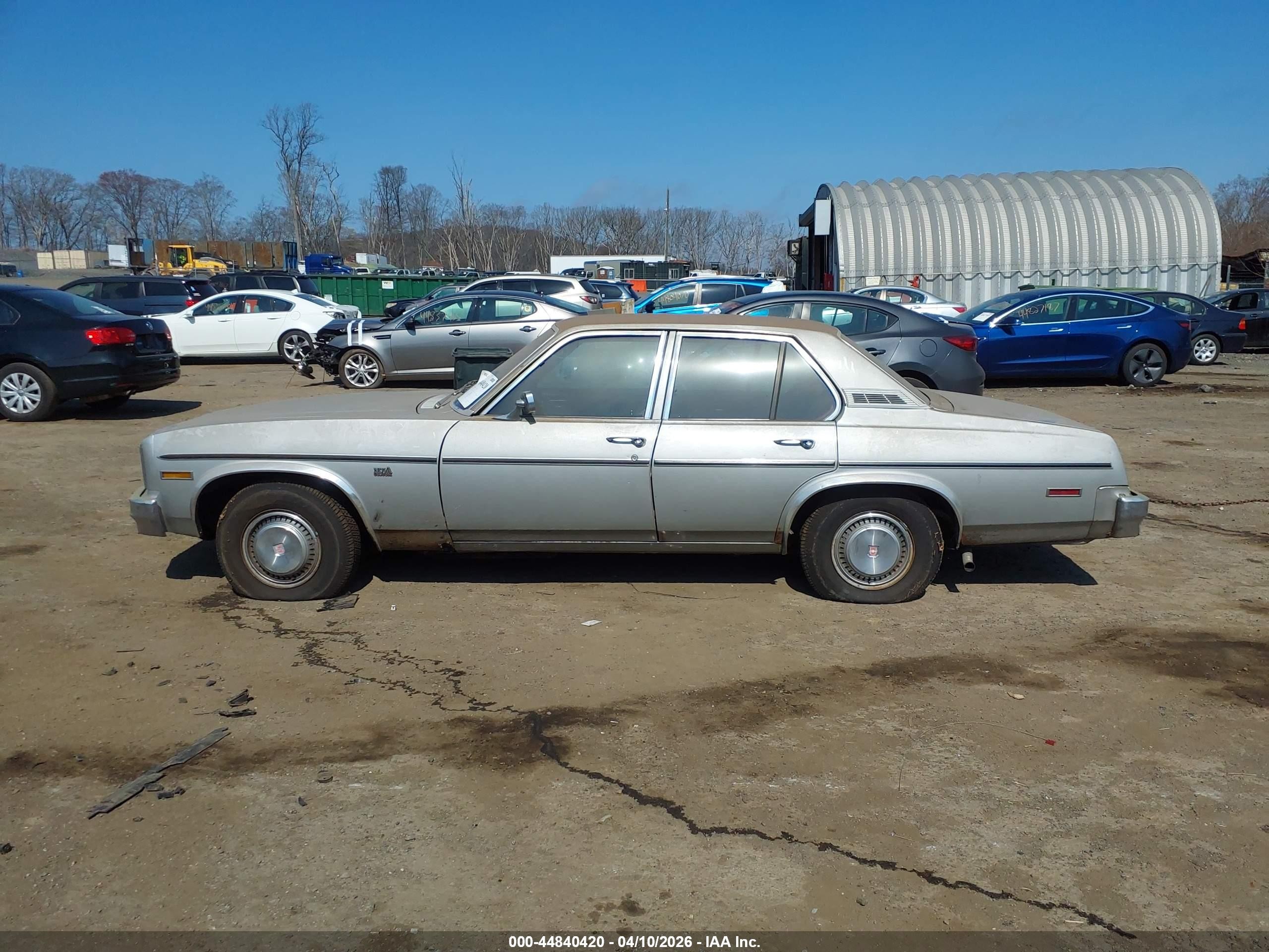 1978 Chevrolet Nova   Серебряный vin: 1Y69U8T178780    