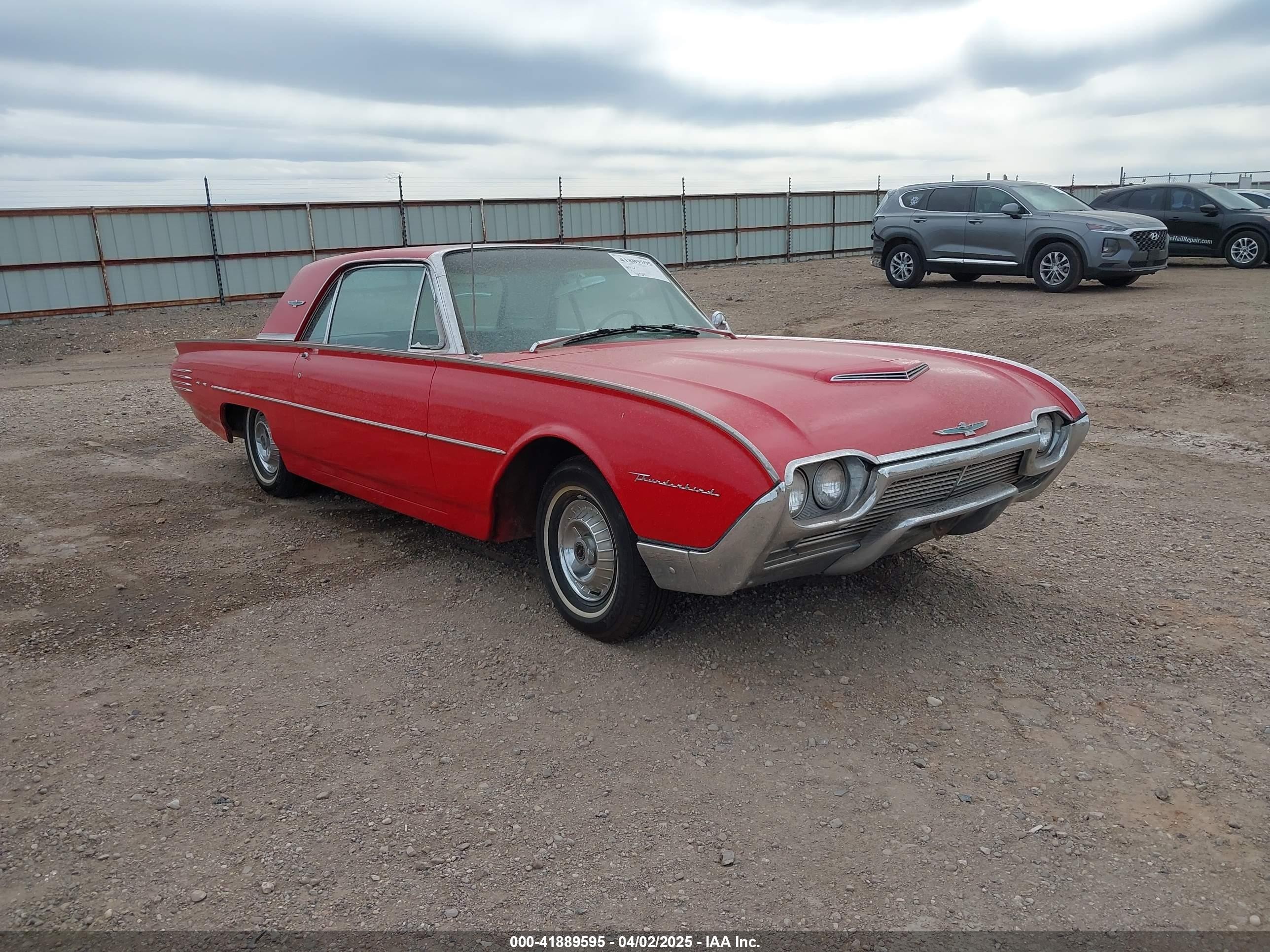 1961 Ford Thunderbird   Red vin: 1Y712146808      