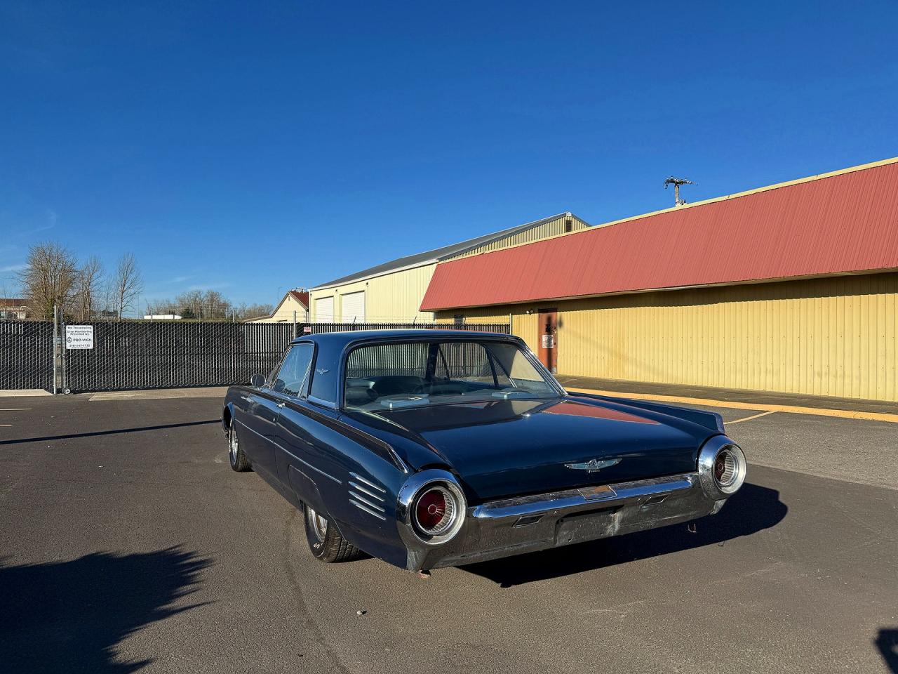 1961 Ford T-bird Blue vin: 1Y71Z150489