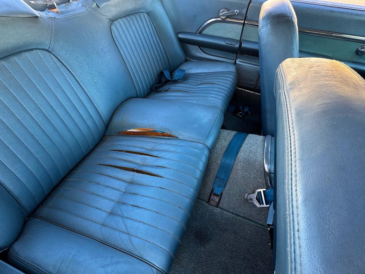 1961 Ford T-bird Blue vin: 1Y71Z150489