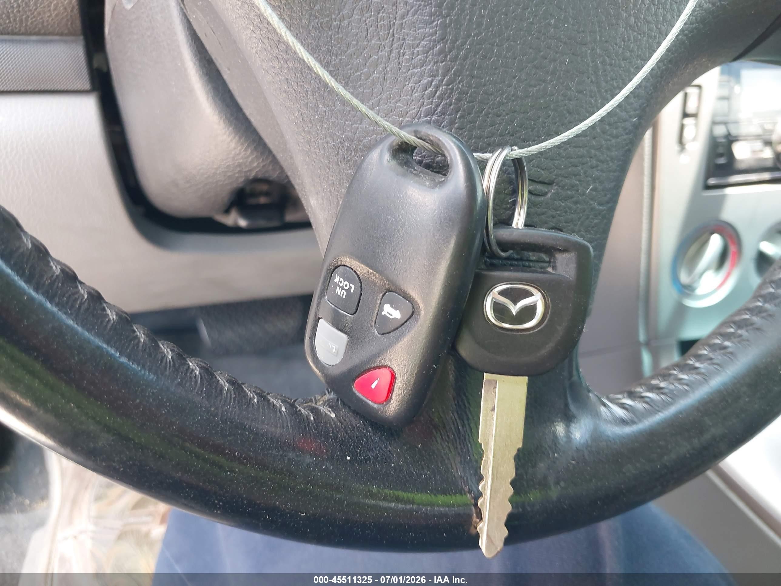 2005 Mazda Mazda6 I Base Silver vin: 1YVFP80C855M26912