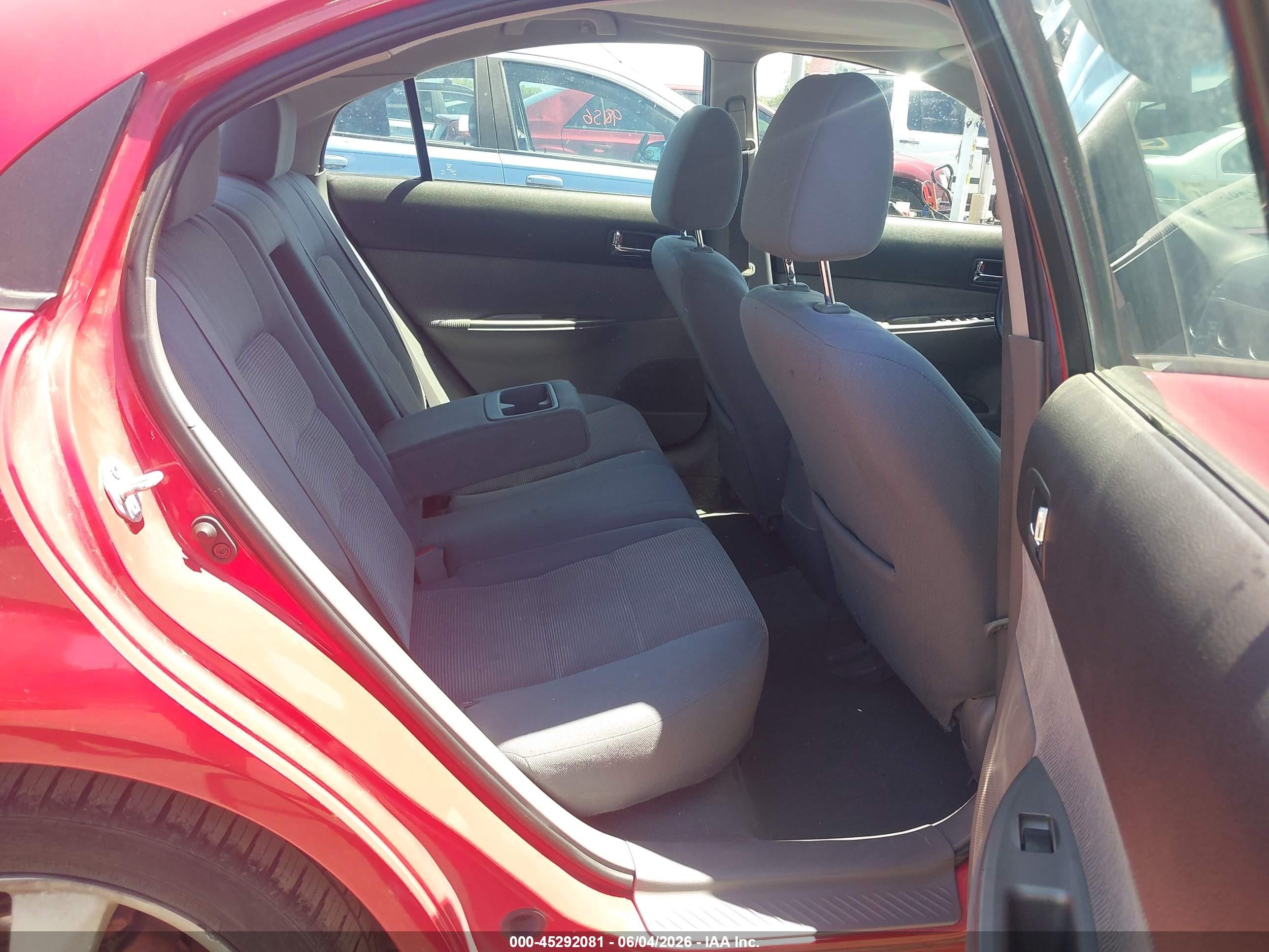 2004 Mazda Mazda6 I Red vin: 1YVFP84C545N80308