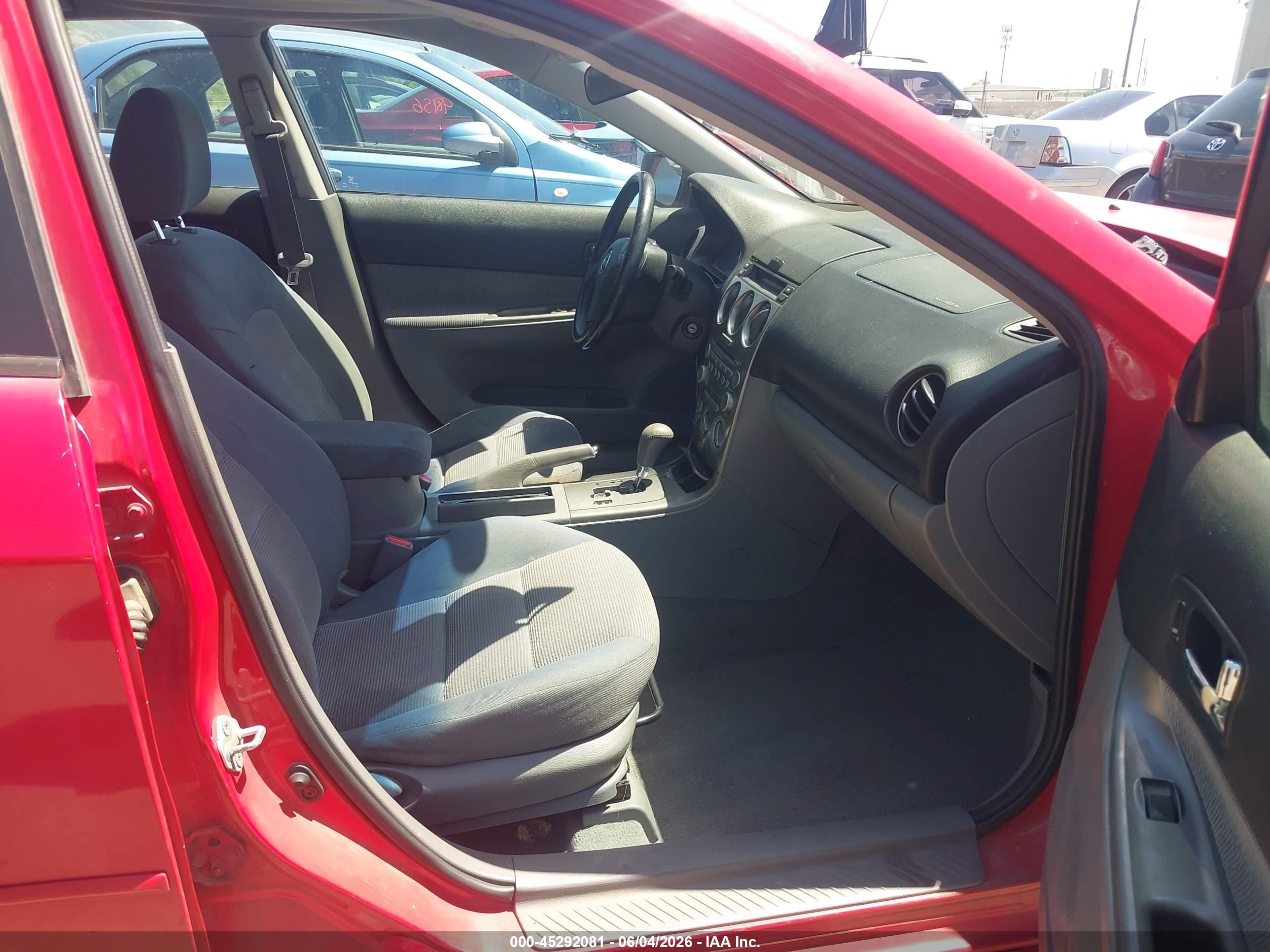 2004 Mazda Mazda6 I Red vin: 1YVFP84C545N80308