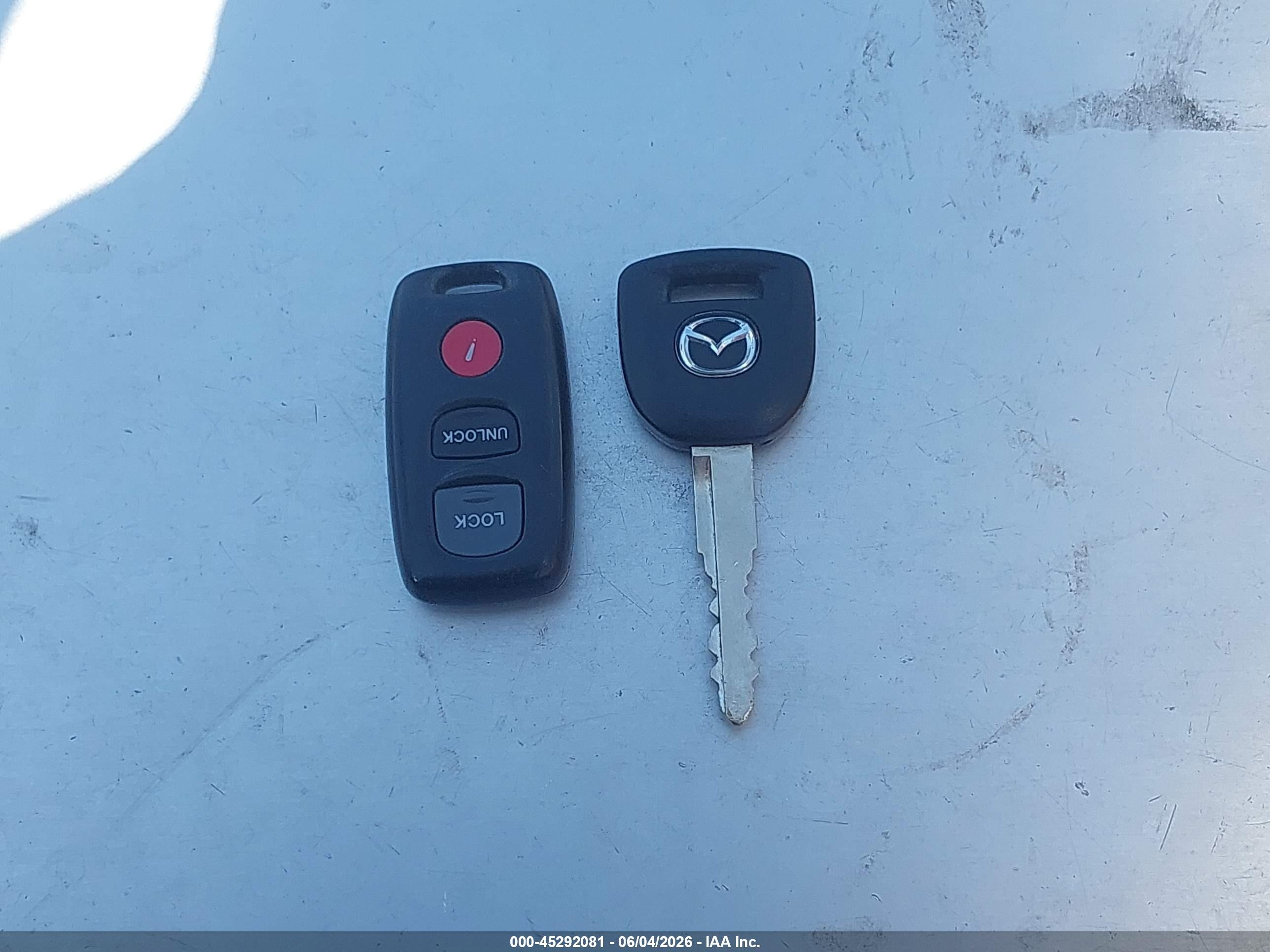 2004 Mazda Mazda6 I Red vin: 1YVFP84C545N80308