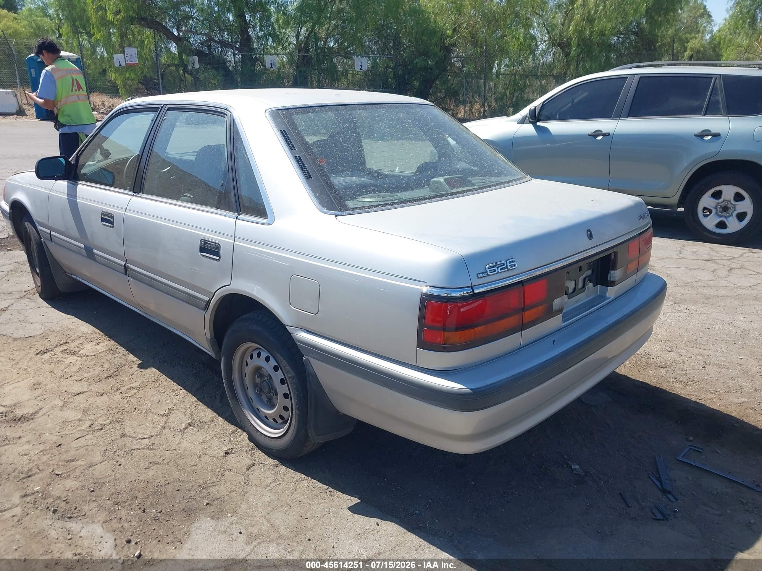 1991 Mazda 626 Dx/lx Silver vin: 1YVGD22B2M5119670