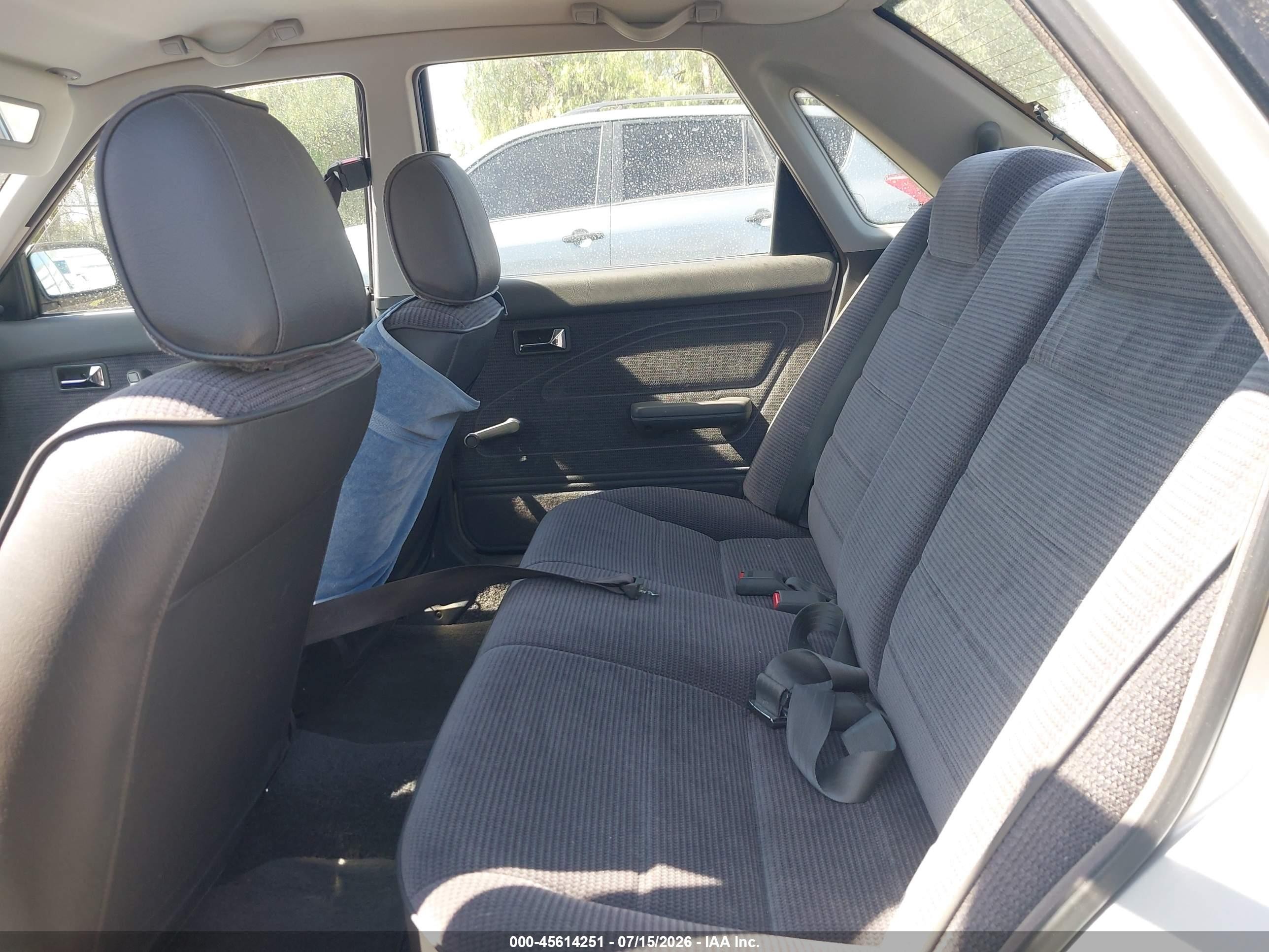 1991 Mazda 626 Dx/lx Silver vin: 1YVGD22B2M5119670