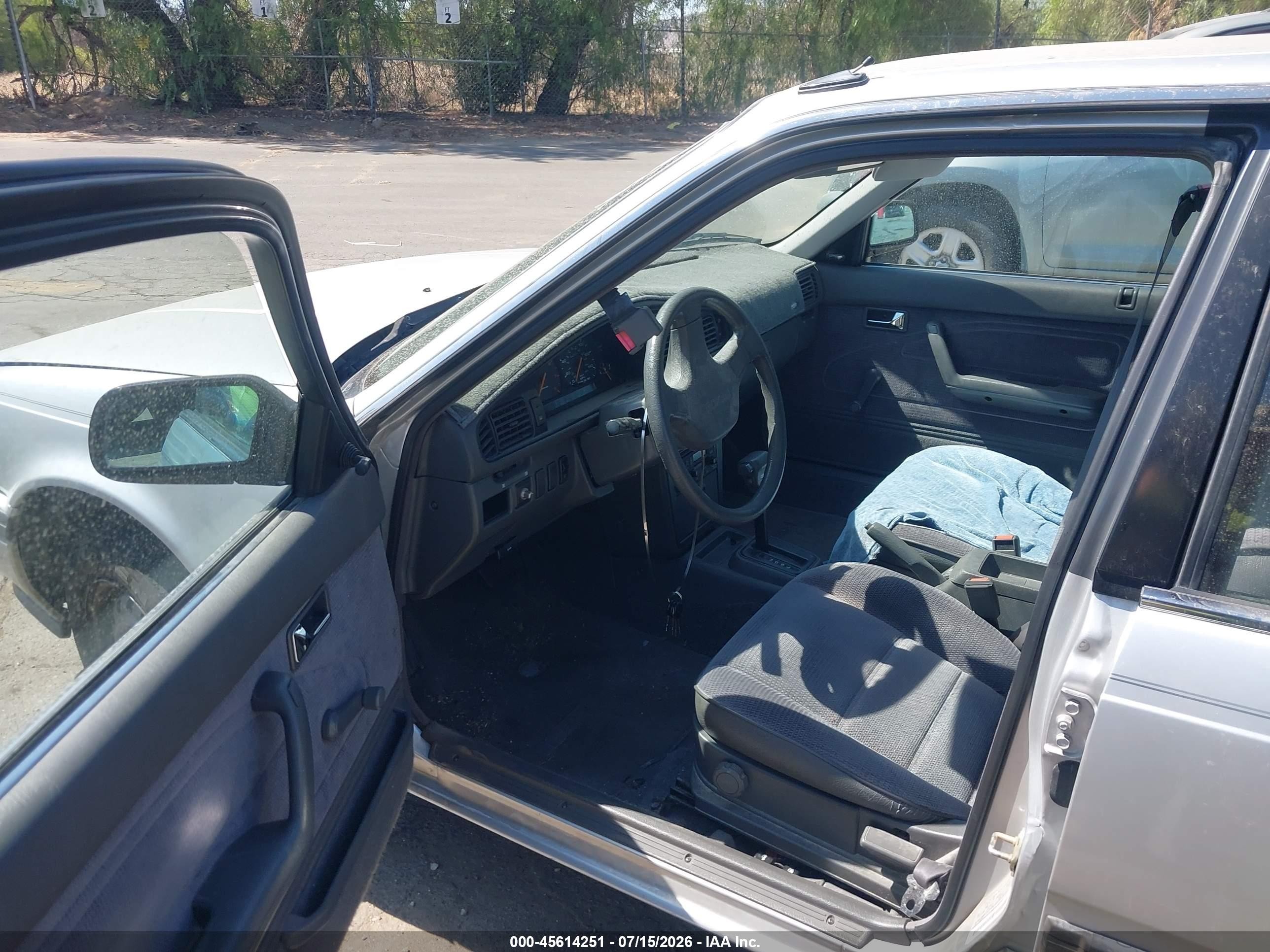 1991 Mazda 626 Dx/lx Silver vin: 1YVGD22B2M5119670