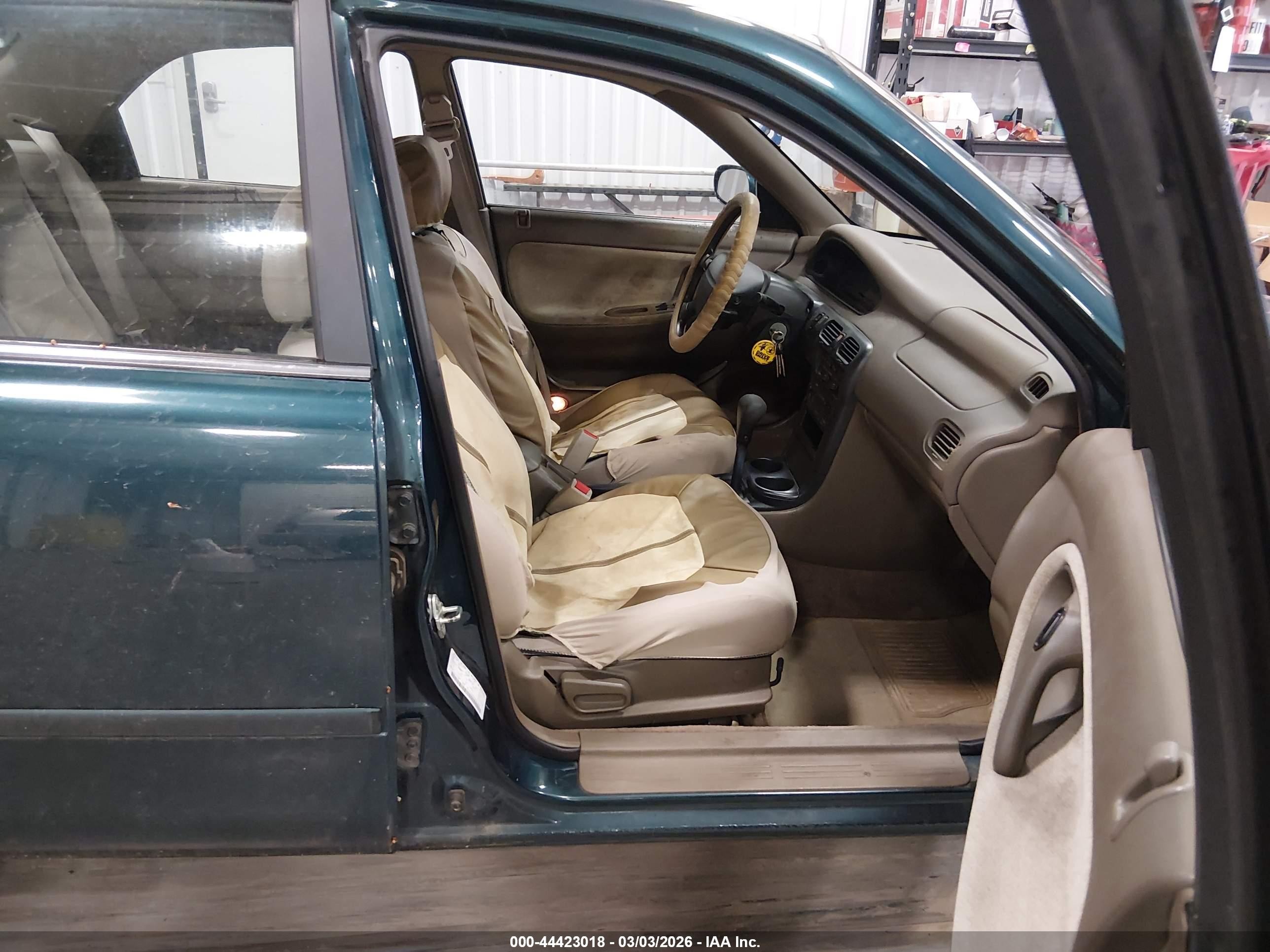 1997 Mazda 626 Dx/lx Green vin: 1YVGE22C2V5621666