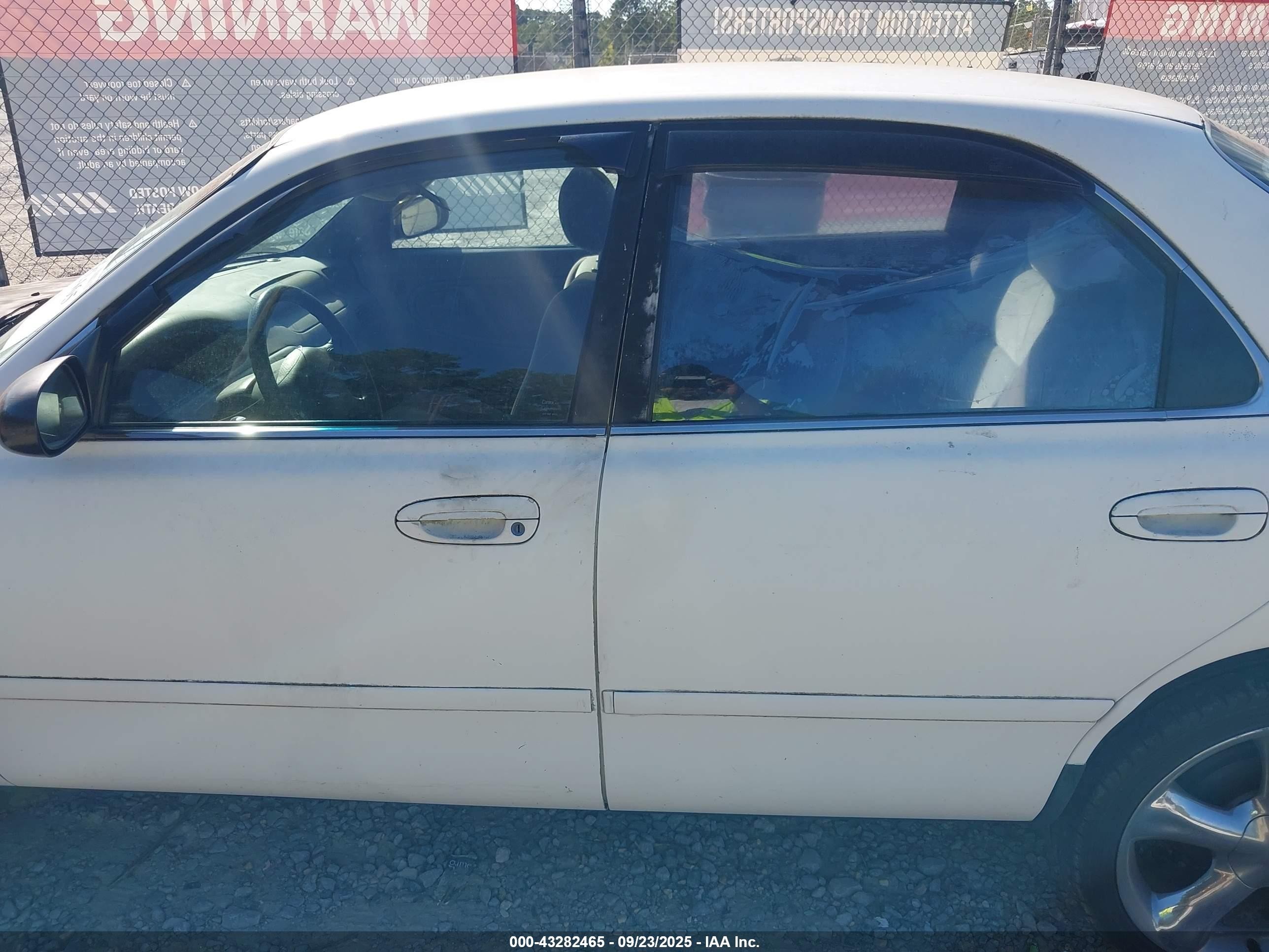 1996 Mazda 626 Dx/lx White vin: 1YVGE22C7T5580058